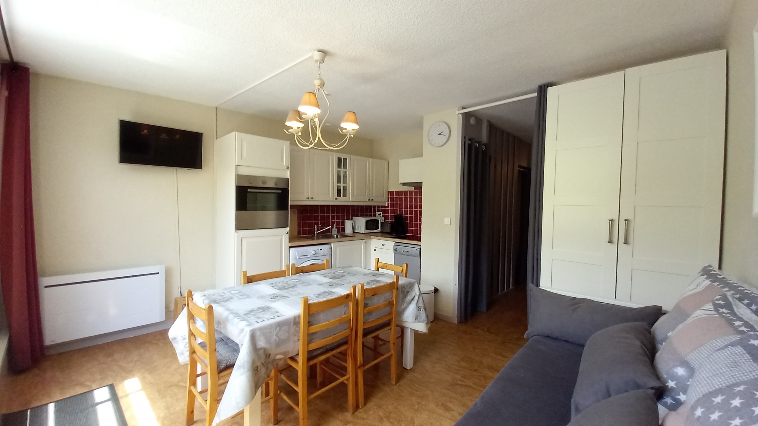 Apartment in residence sleeps 6 PIAU ENGALY