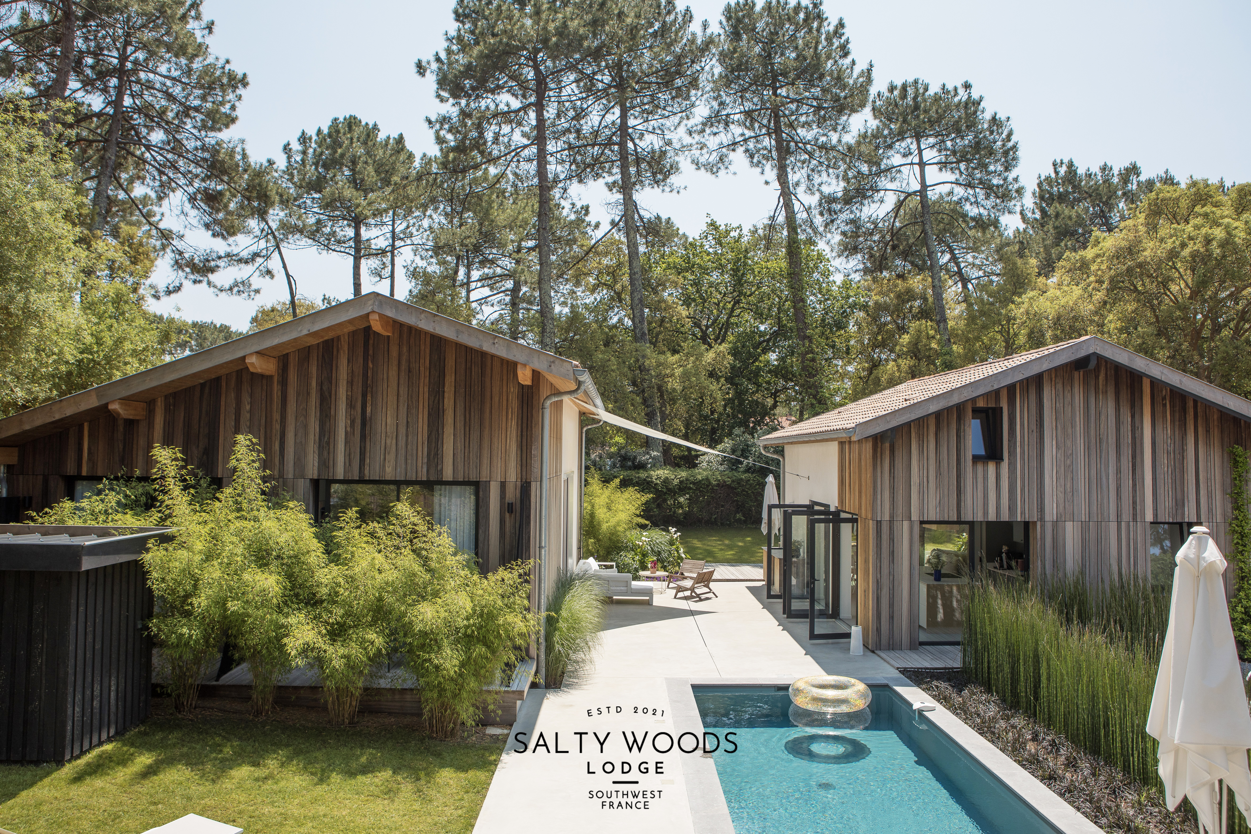 Salty Woods Lodge_Walking distance from beach, 12p