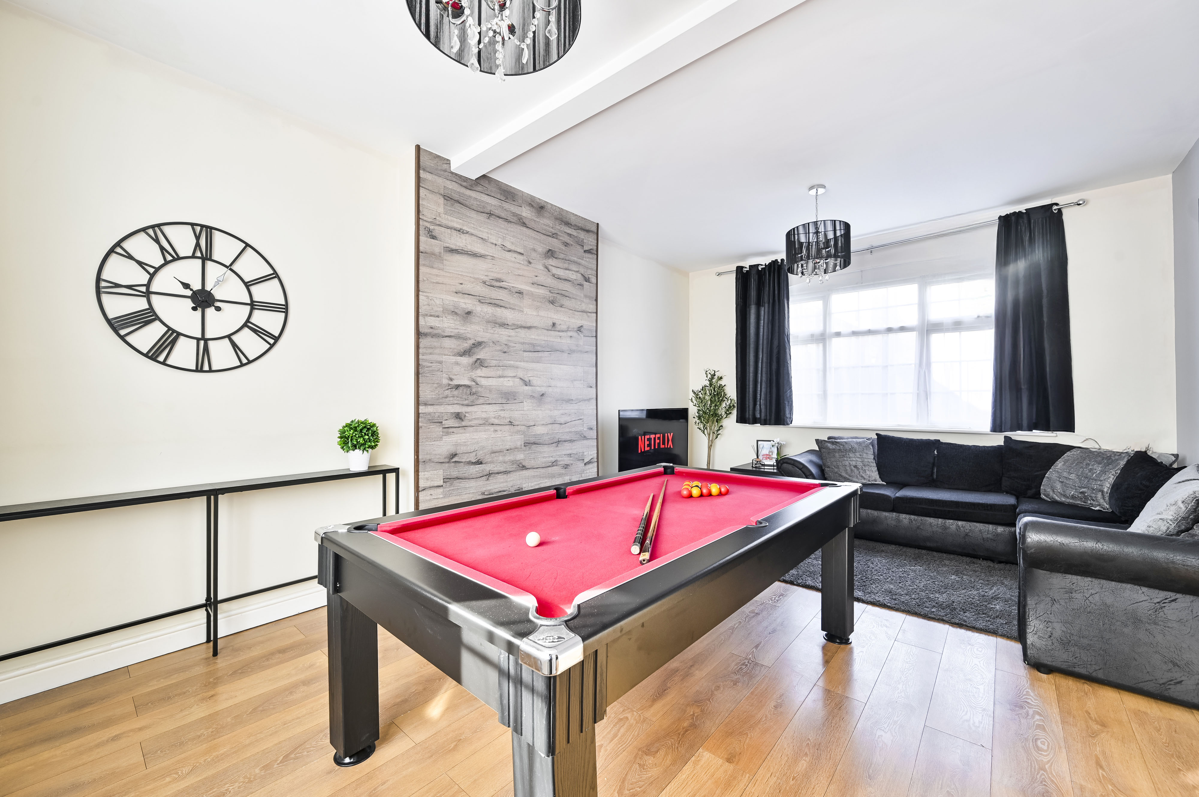 ExCeL | Sleeps 8 | Pool Table | Free Parking