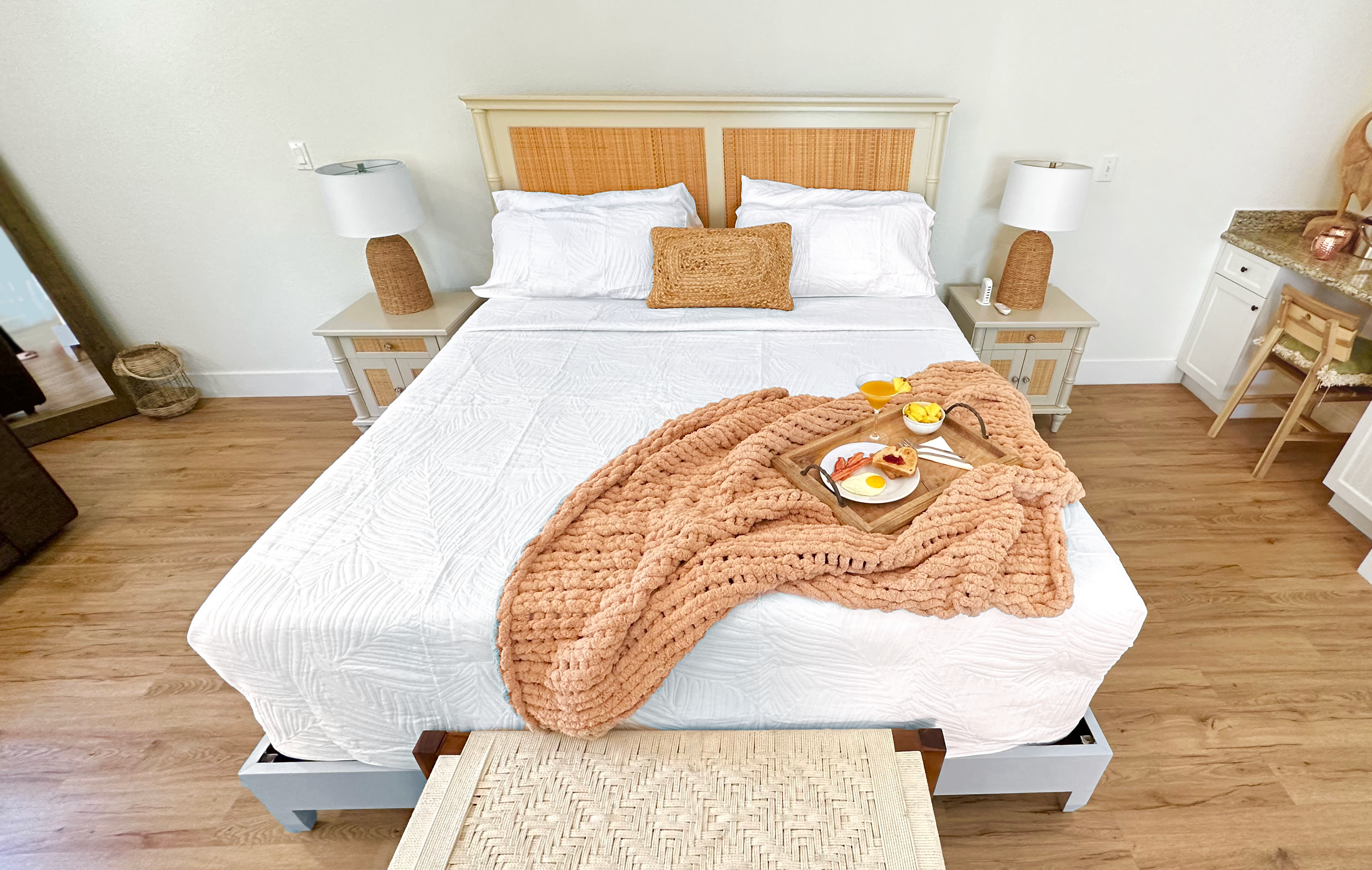 Bimini Nest Cozy Studio, Steps from the Beach