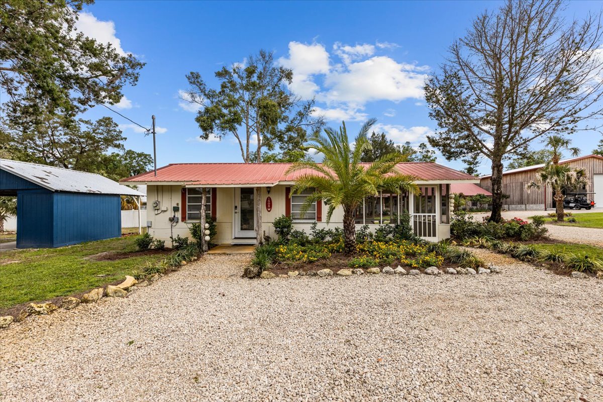 Cypress Crab Cottage!  Cozy & private near river