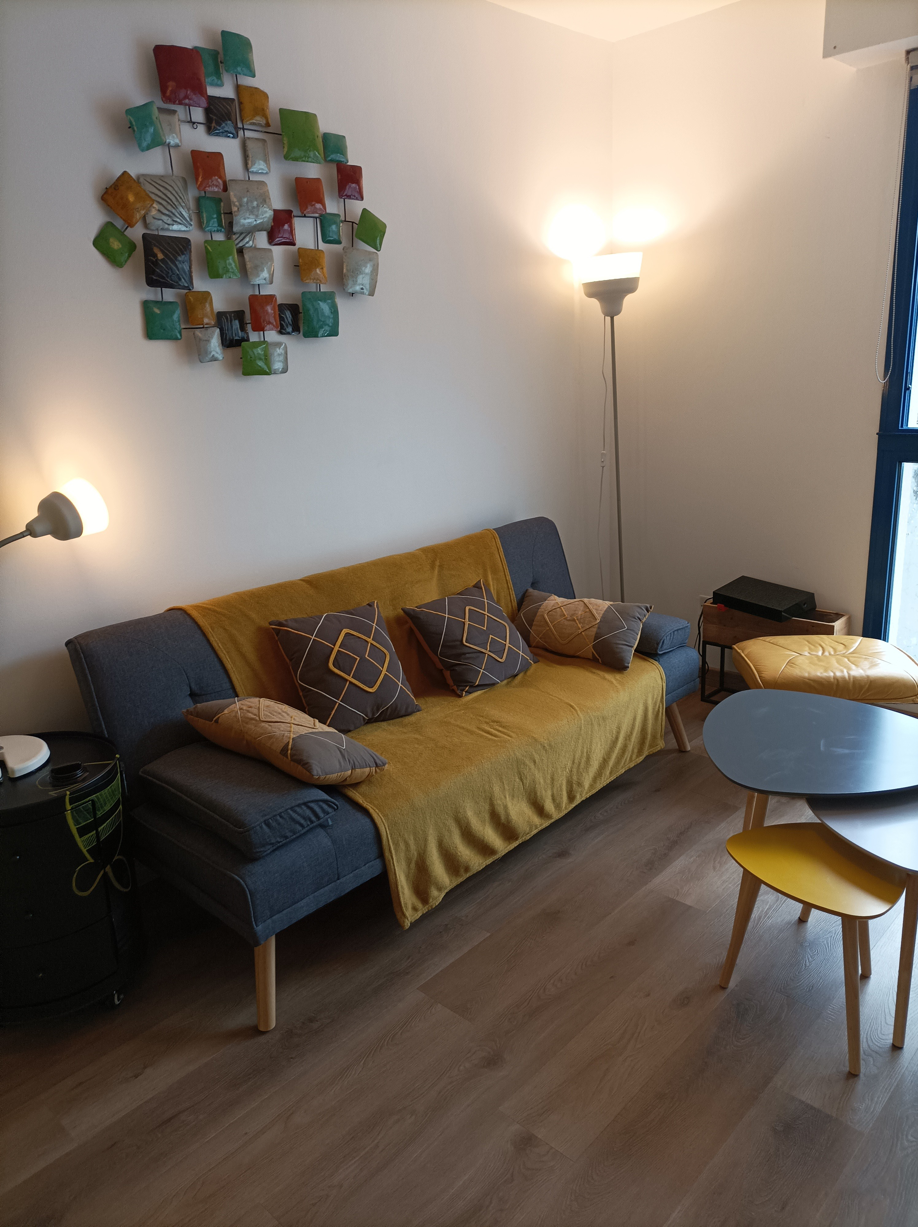 Downtown, port 50 m away, closed town 150 m,