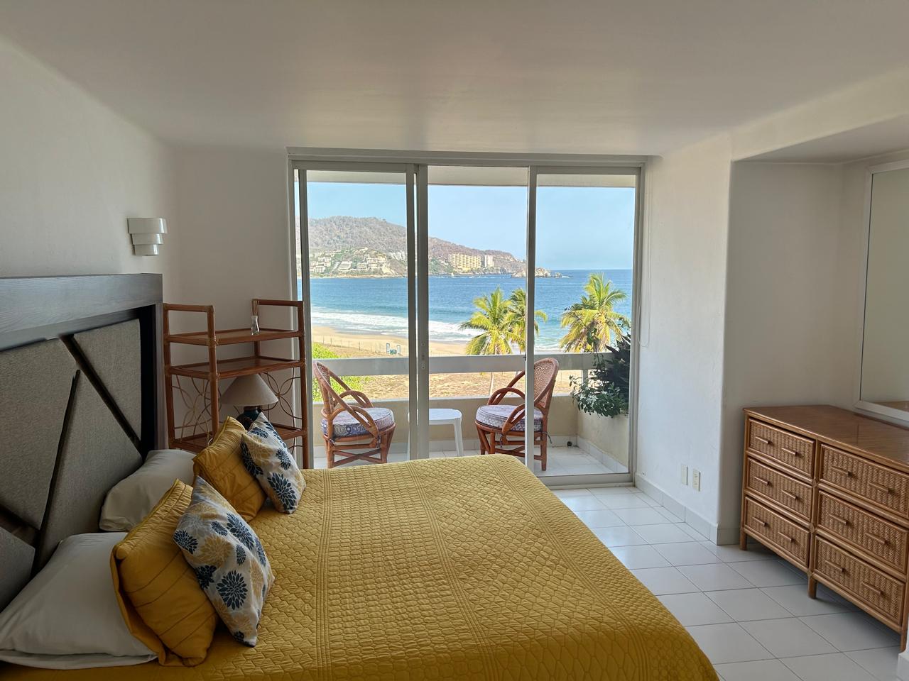 Apt 1 rec. Monarch Ixtapa