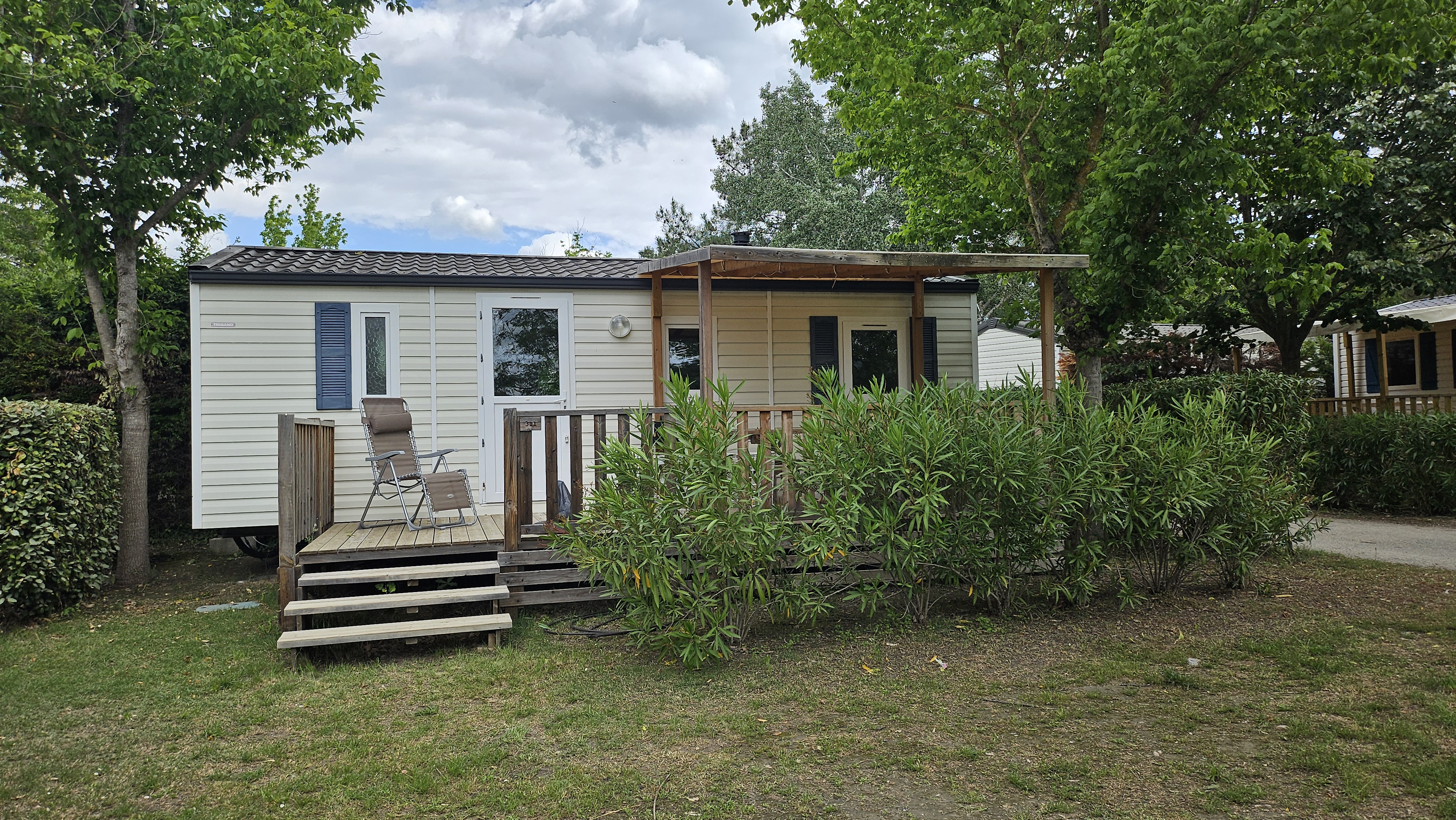 Air-conditioned mobile home for 6