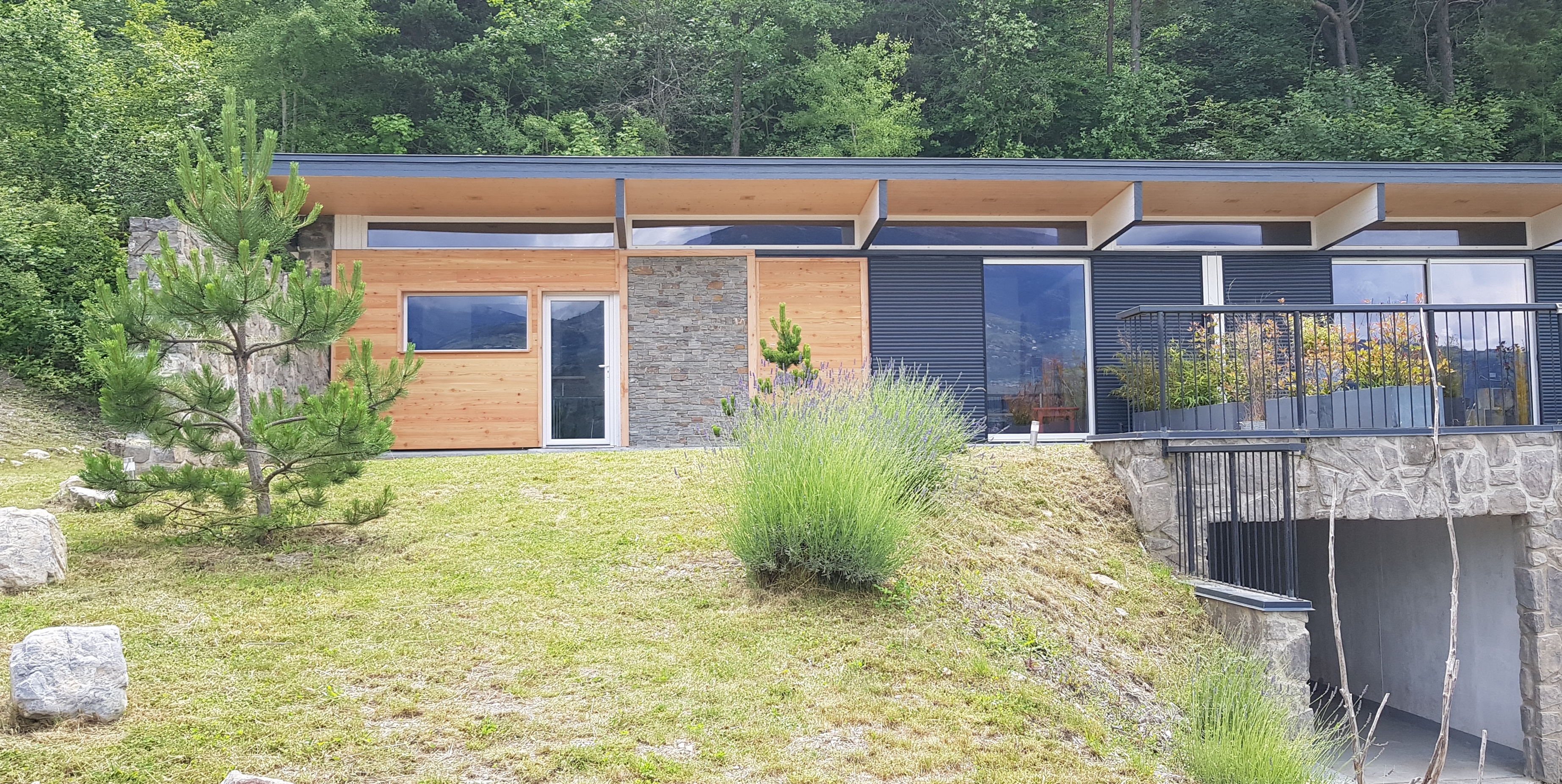 spirit lodge greenhouse ponçon /lake and ski