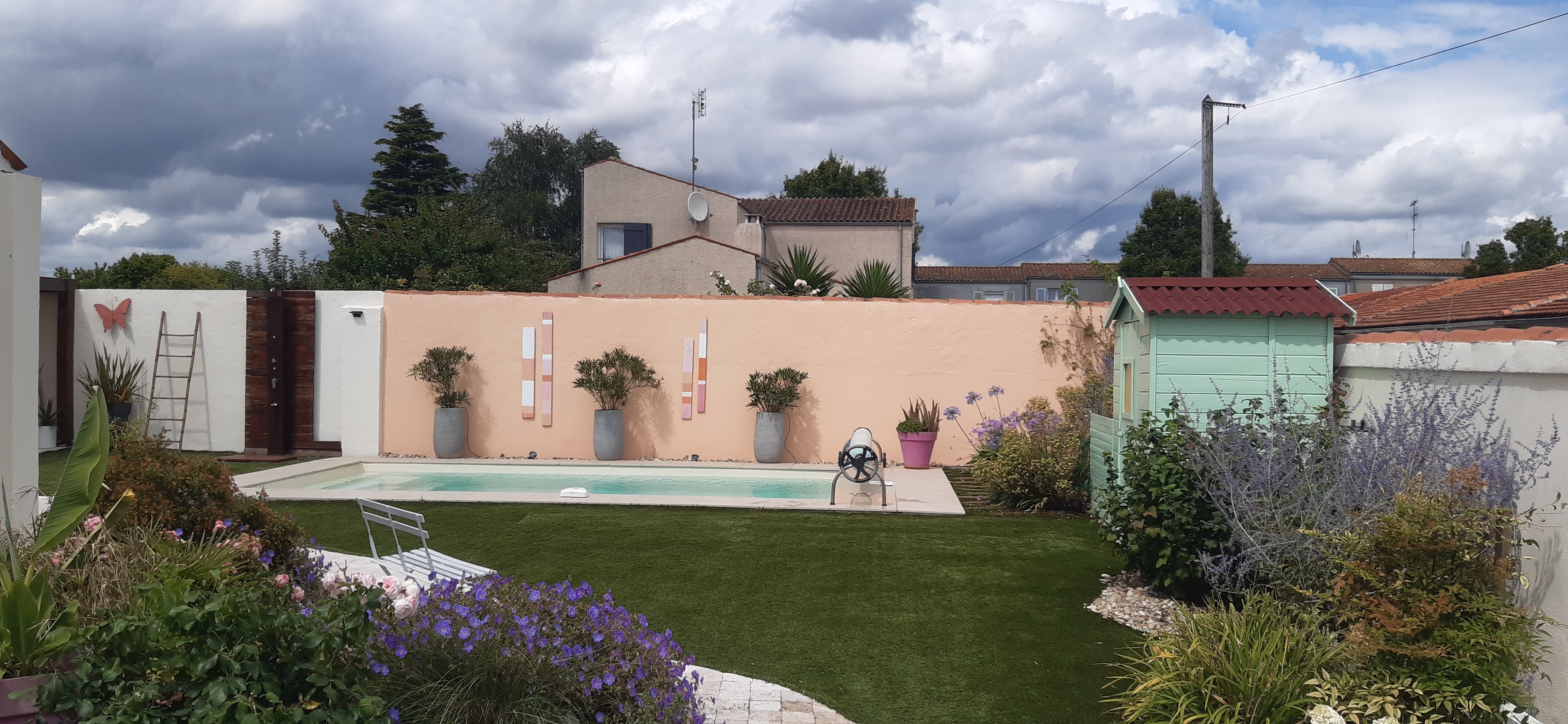 House with a pool in the heart of Rochefort