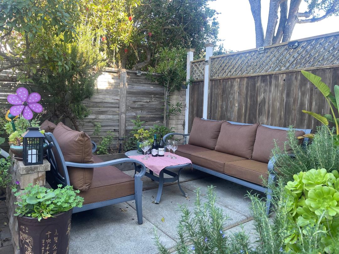 Cozy Garden suite 2 Bedrooms 4 Beds 1 Bath Parking