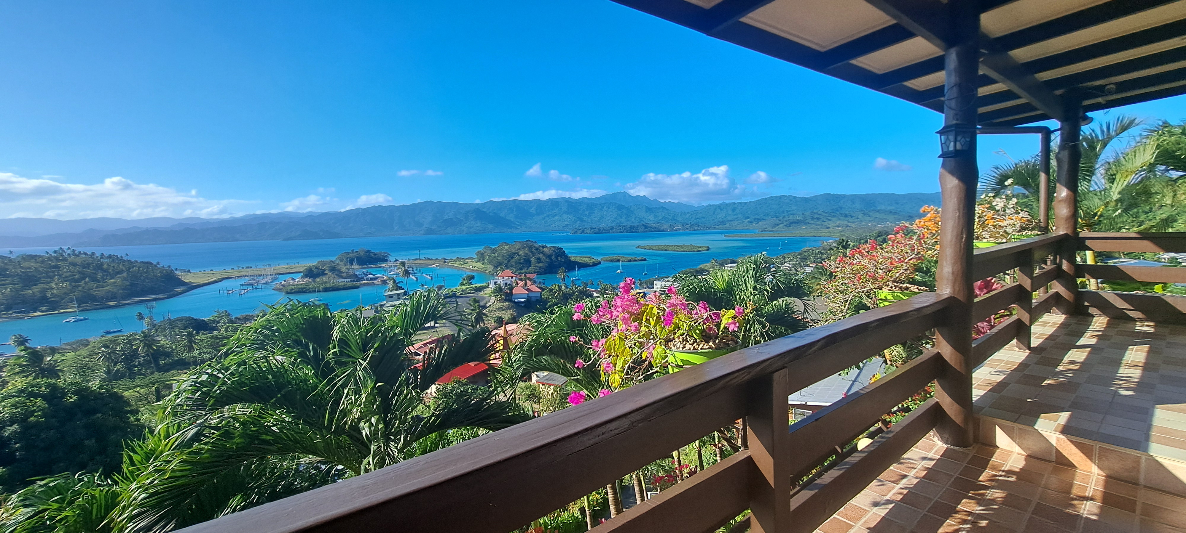 EDNA'S PLACE - Beautiful Home With Stunning Views