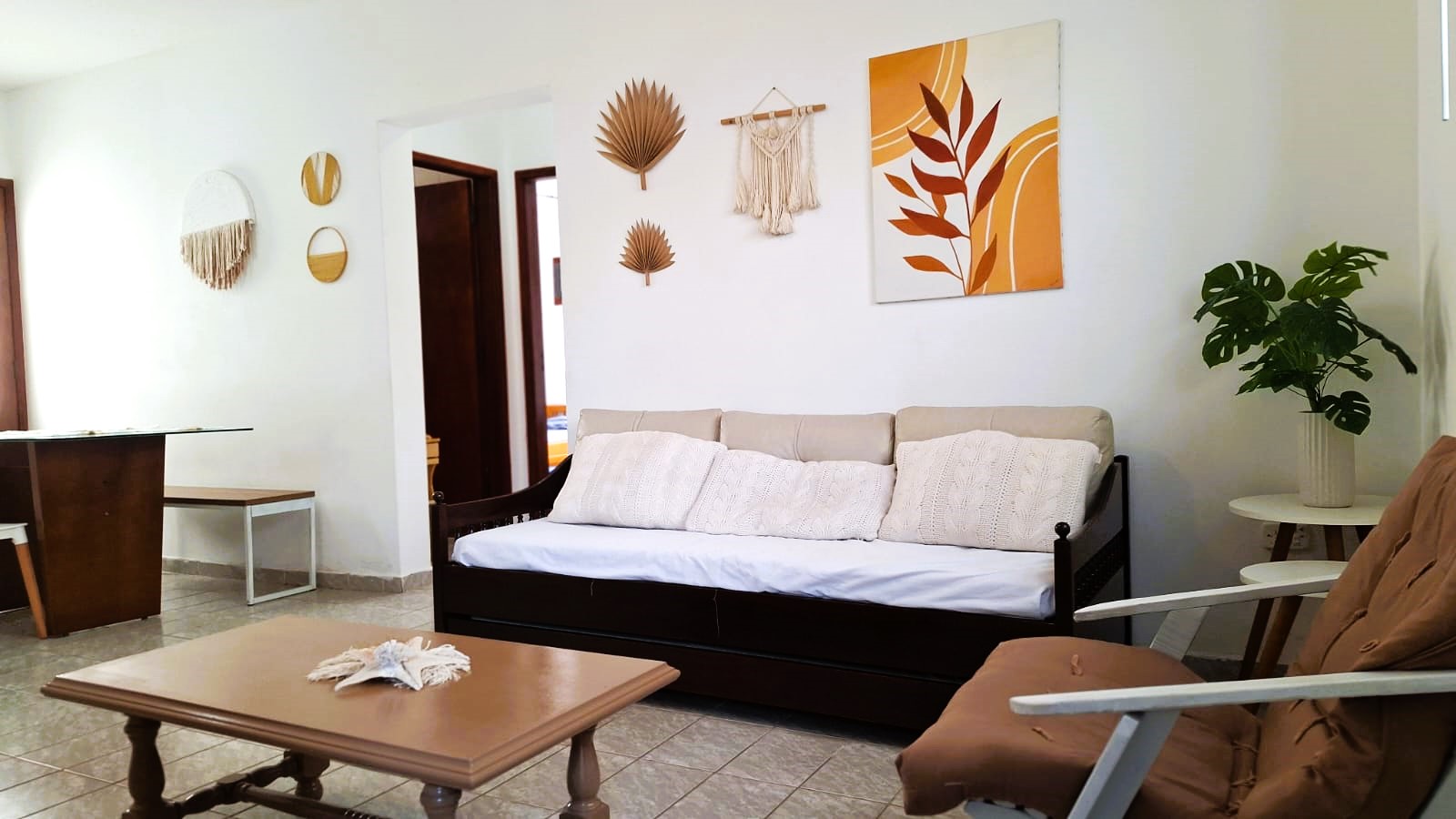 Apt/House - 5 min from the beach - Private backyard.