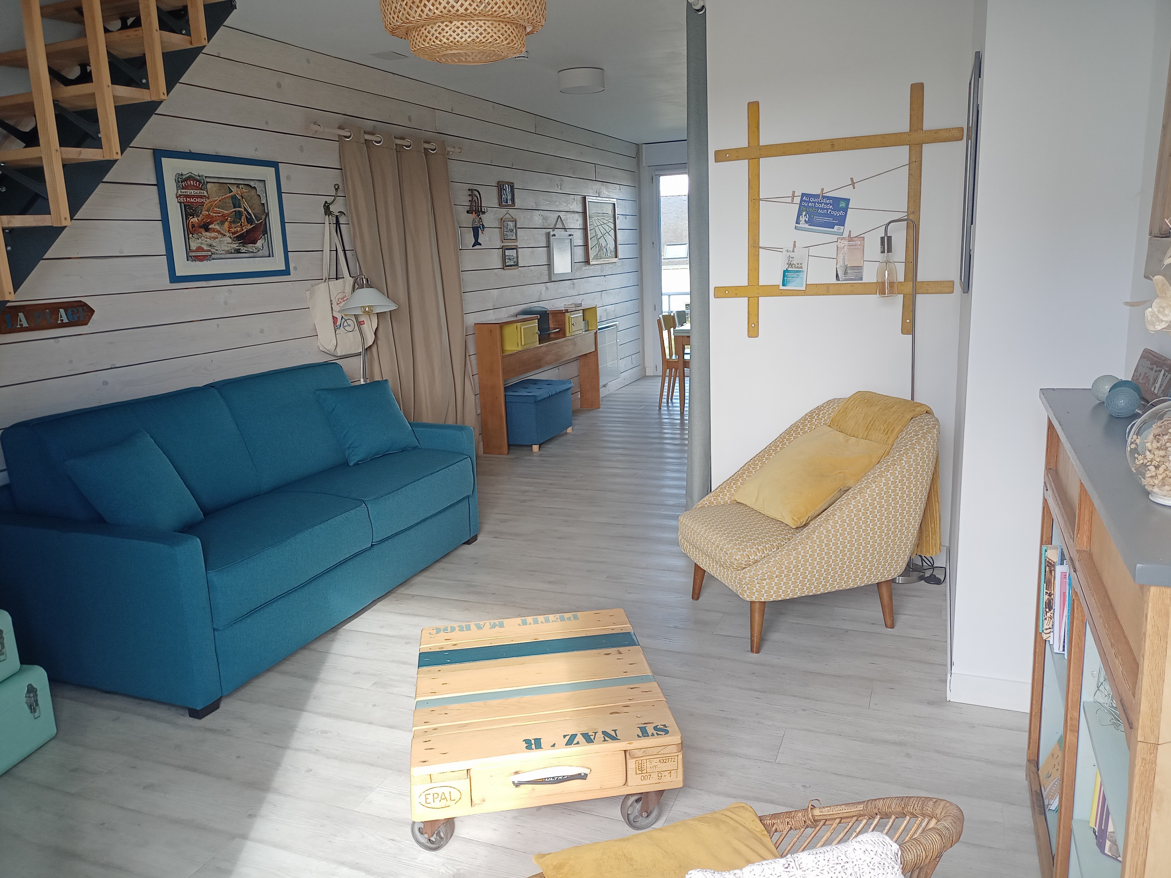 Charming T2 overlooking the lock, port and sea