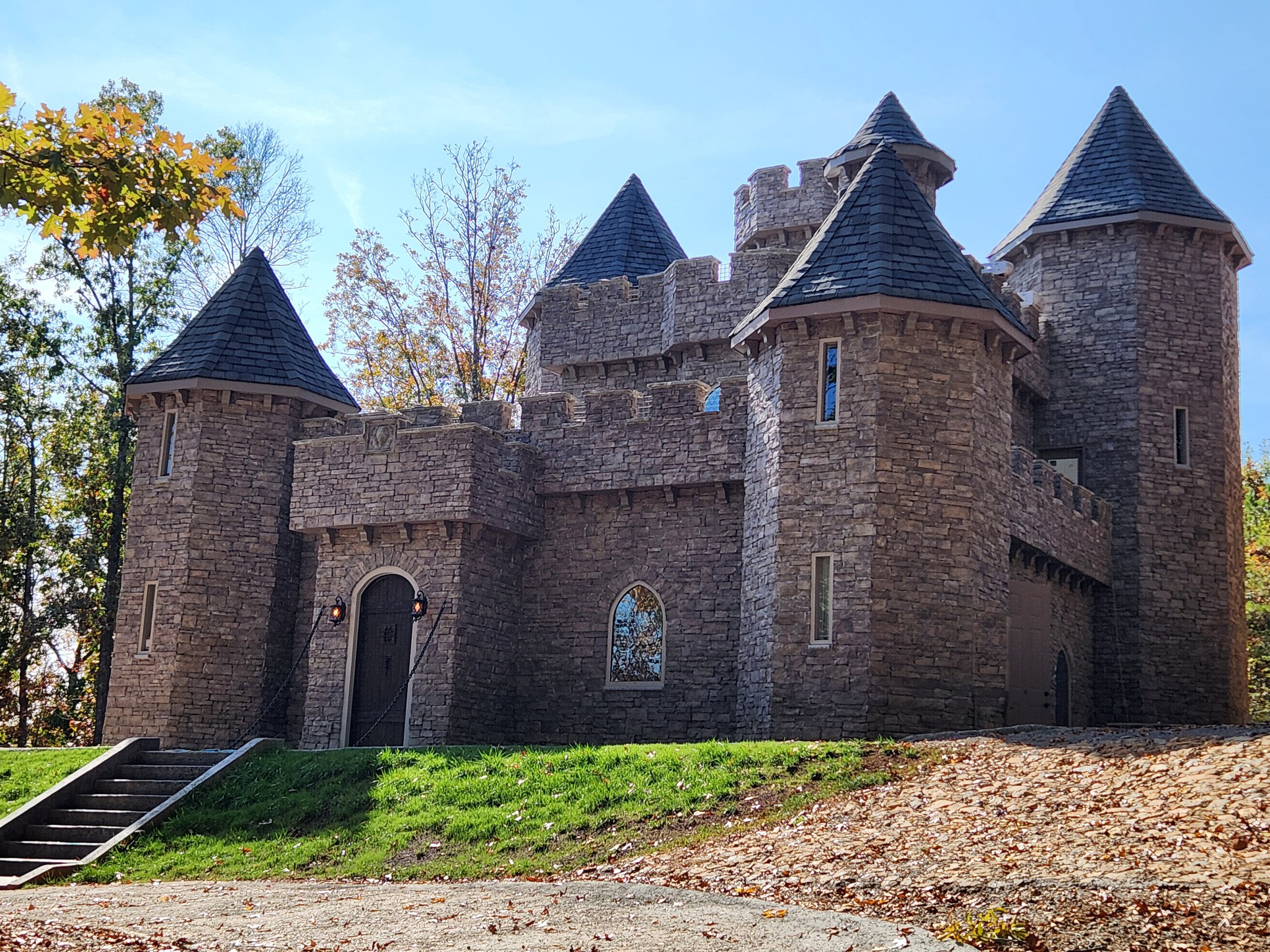 Luxury Castle w/hot tub sleeps 8 w/ treasure hunt! - Castles for