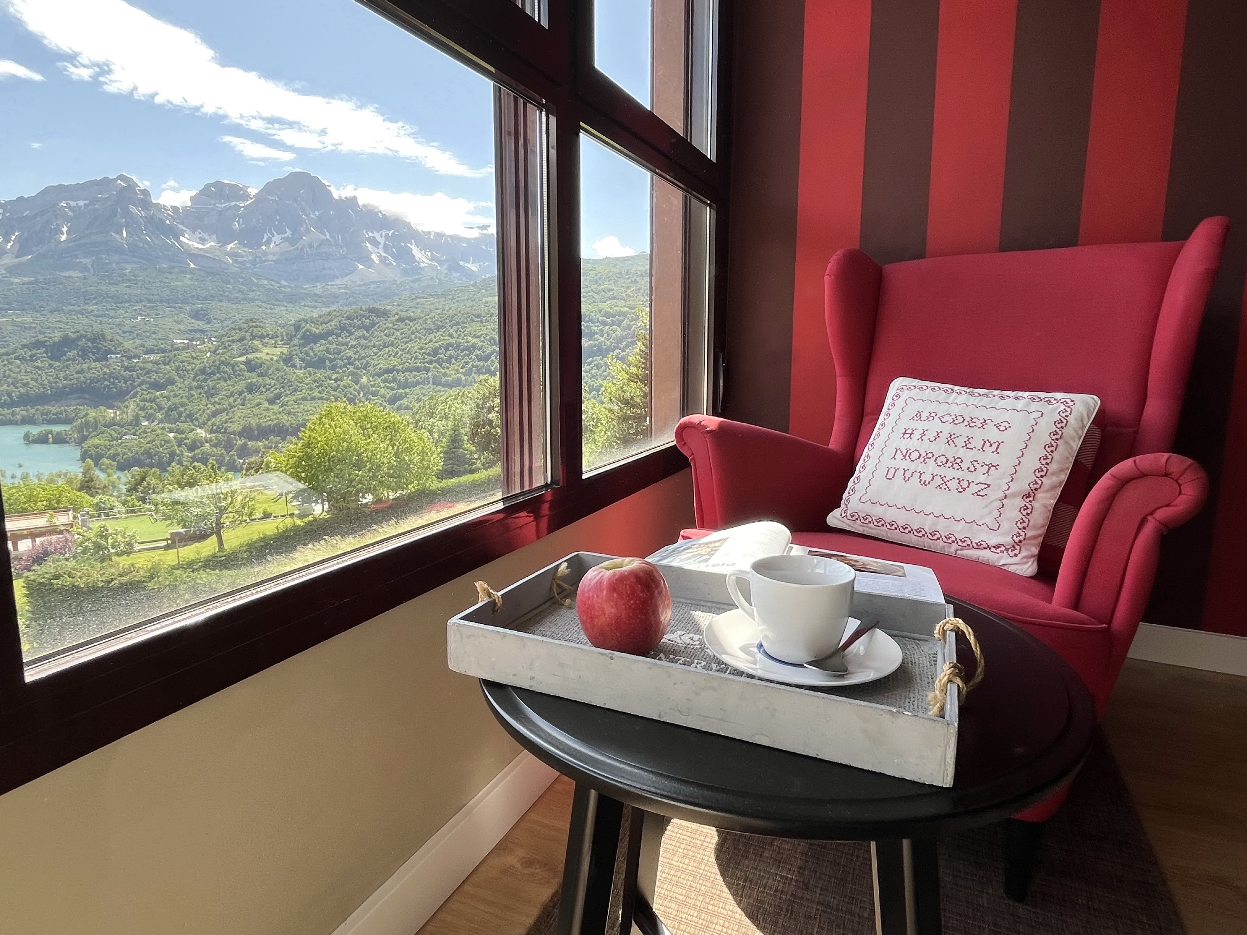 Cozy apartment with views and WIFI 600MB