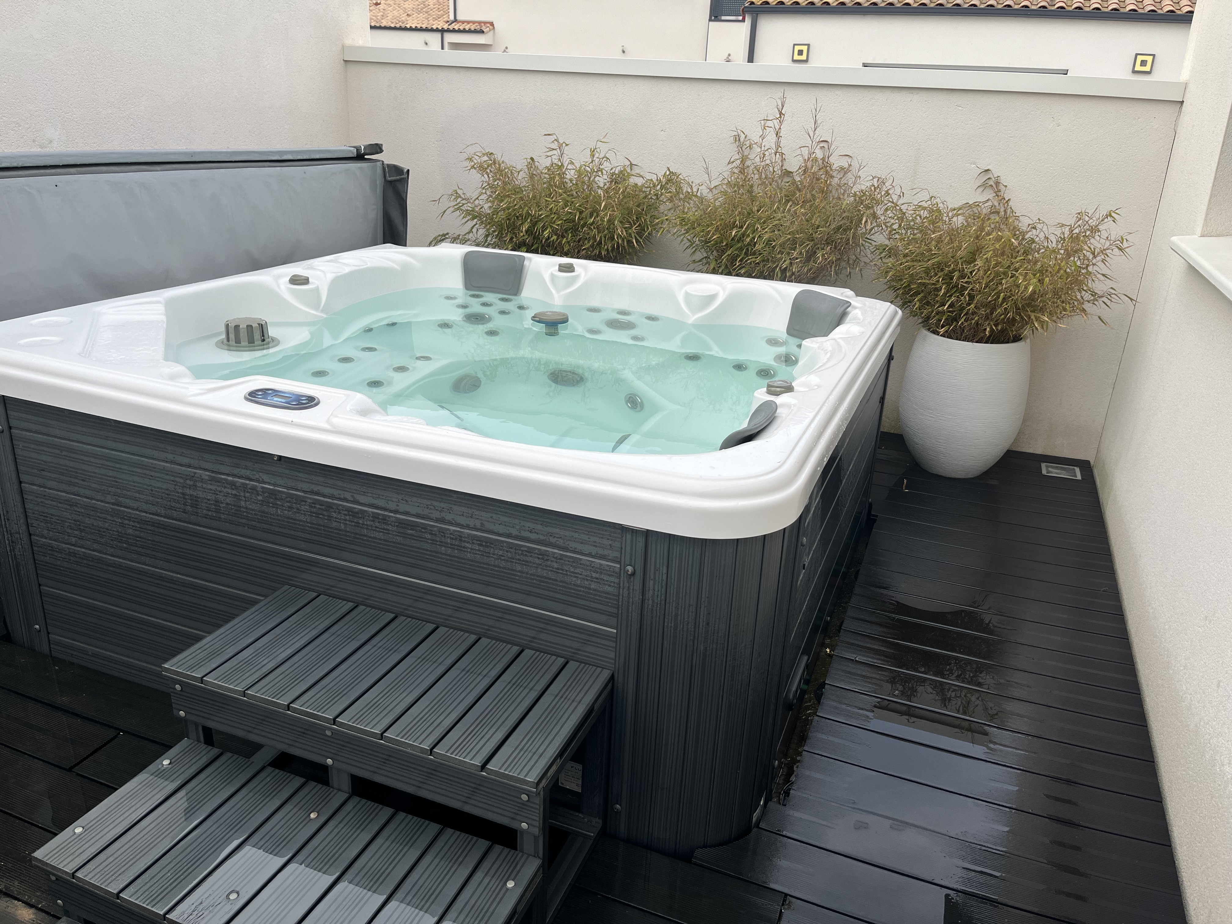 House with spa 400 m to the beach