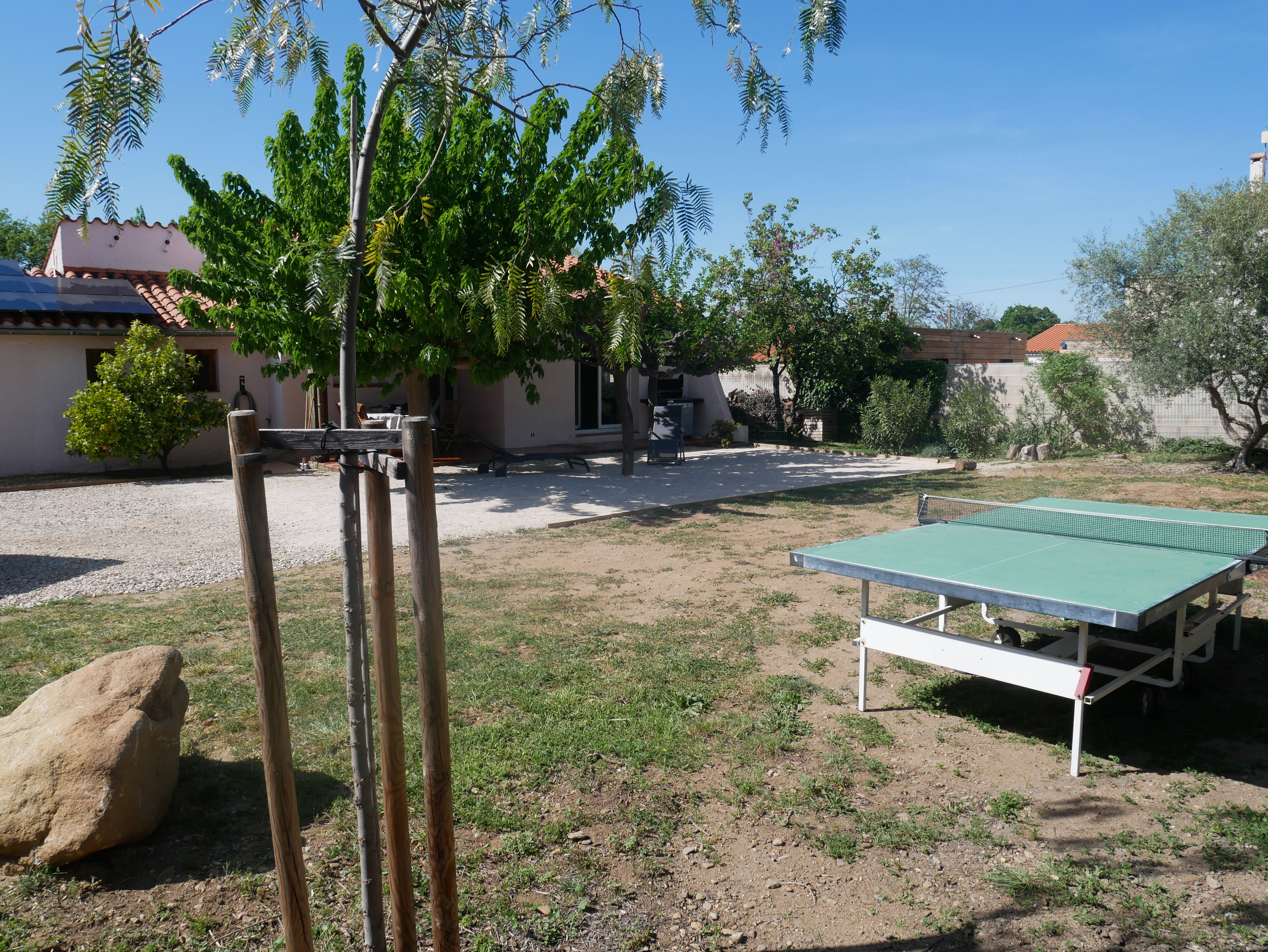 Catalan villa with large garden, quiet