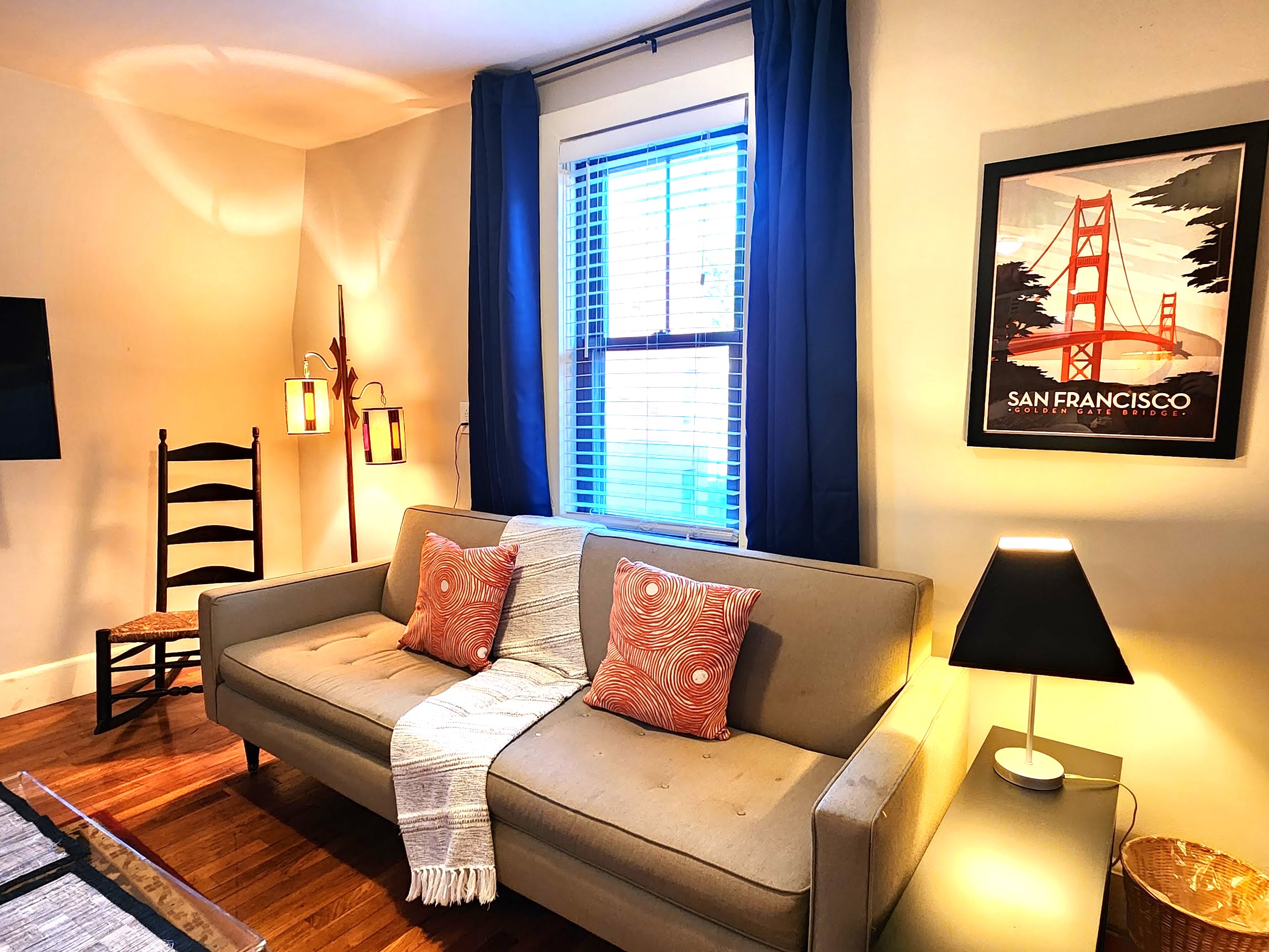*Fort Hill Inn: Penthouse Duplex* Close to Center