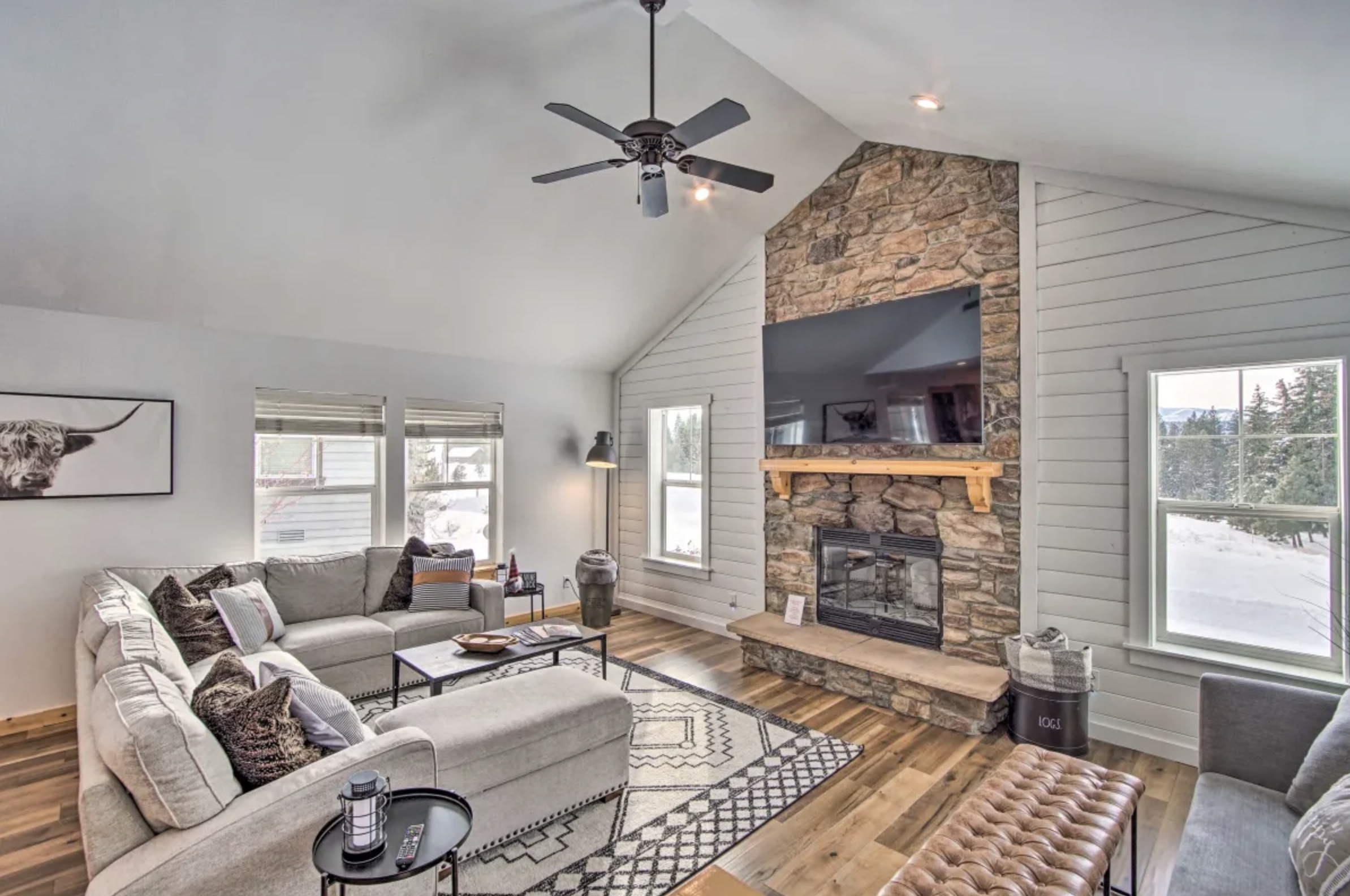 Cozy Getaway Retreat-Modern Townhouse with Pool