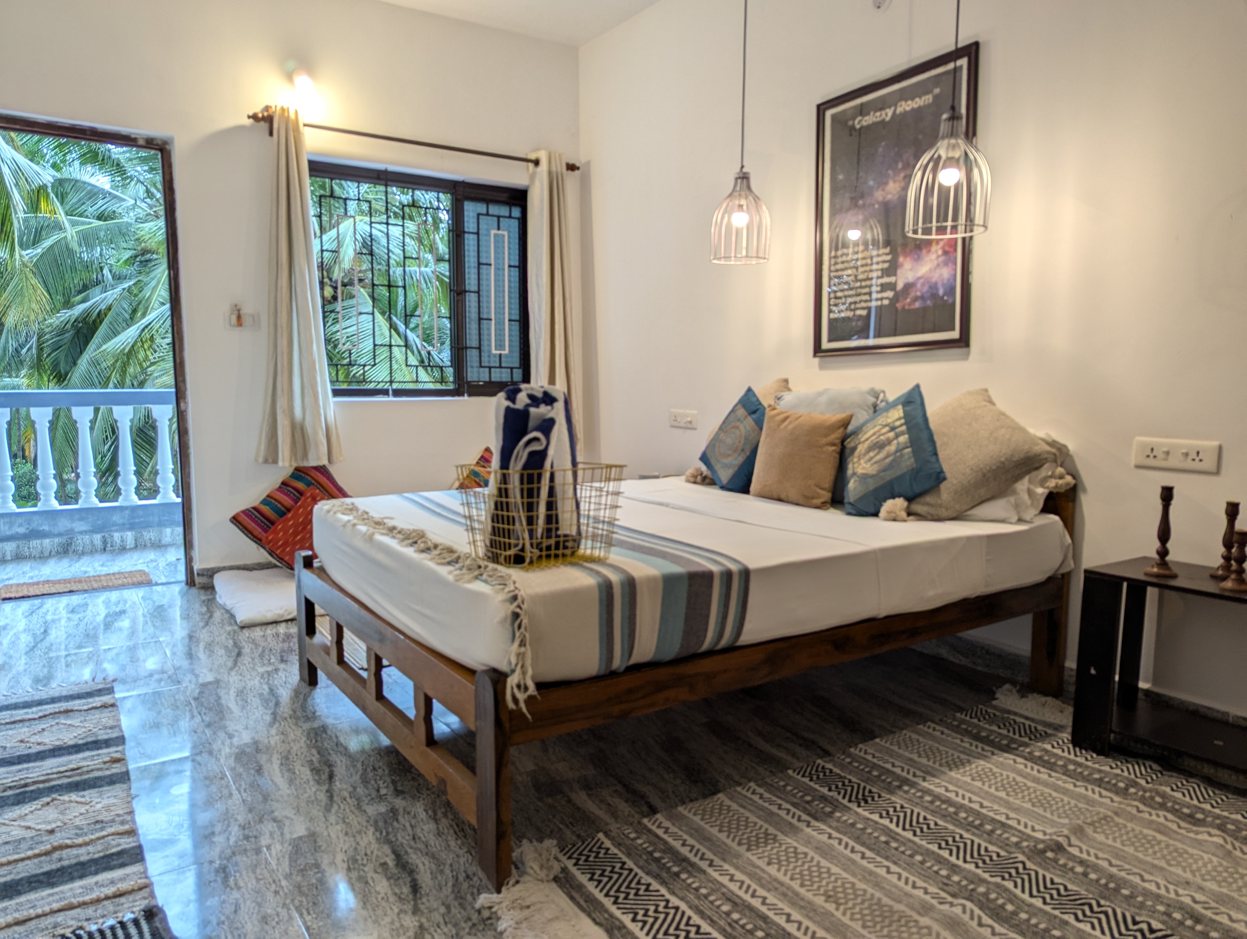 The Galaxy Room Near The Beach