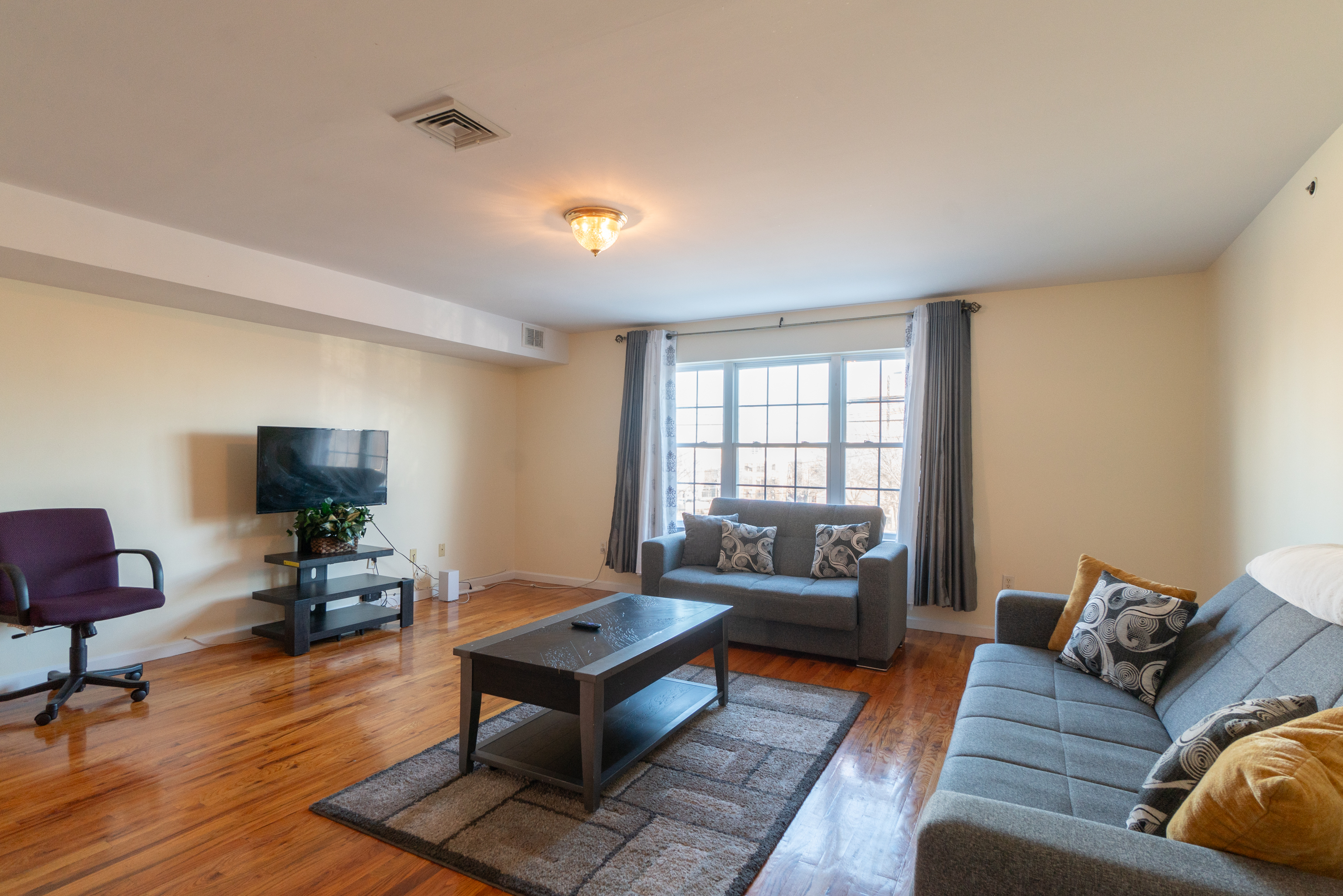 Lovely 3-Bedroom Apt. 5 miles from Newark Airport in Central, Newark
