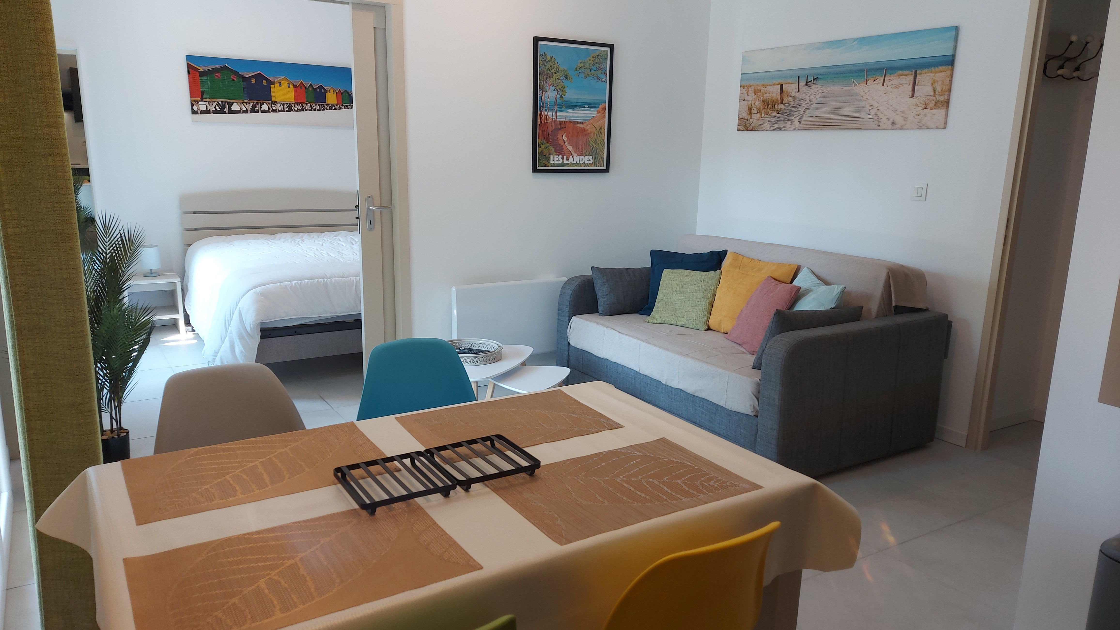 T2, 50m from the Lake, Pool, garden with terrace.