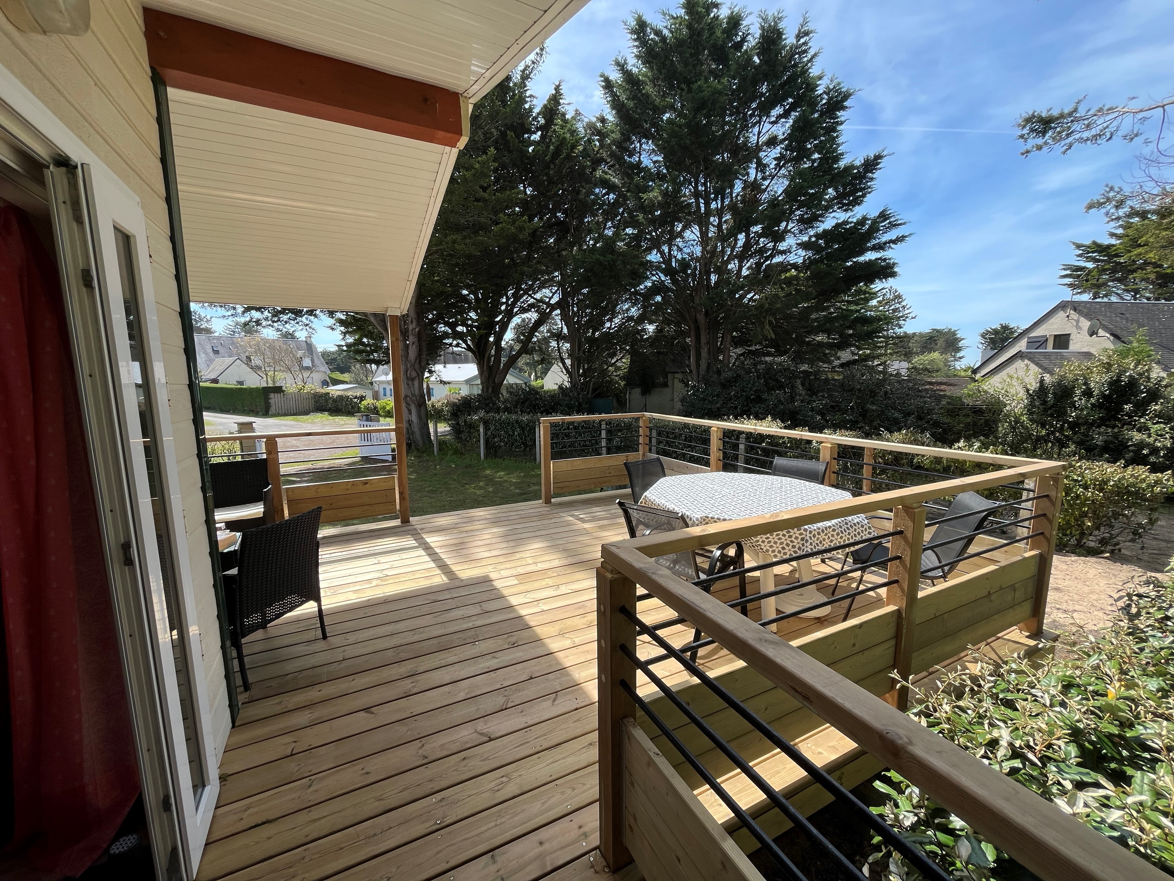 Charming cottage fenced grounds, 250 m to the beach