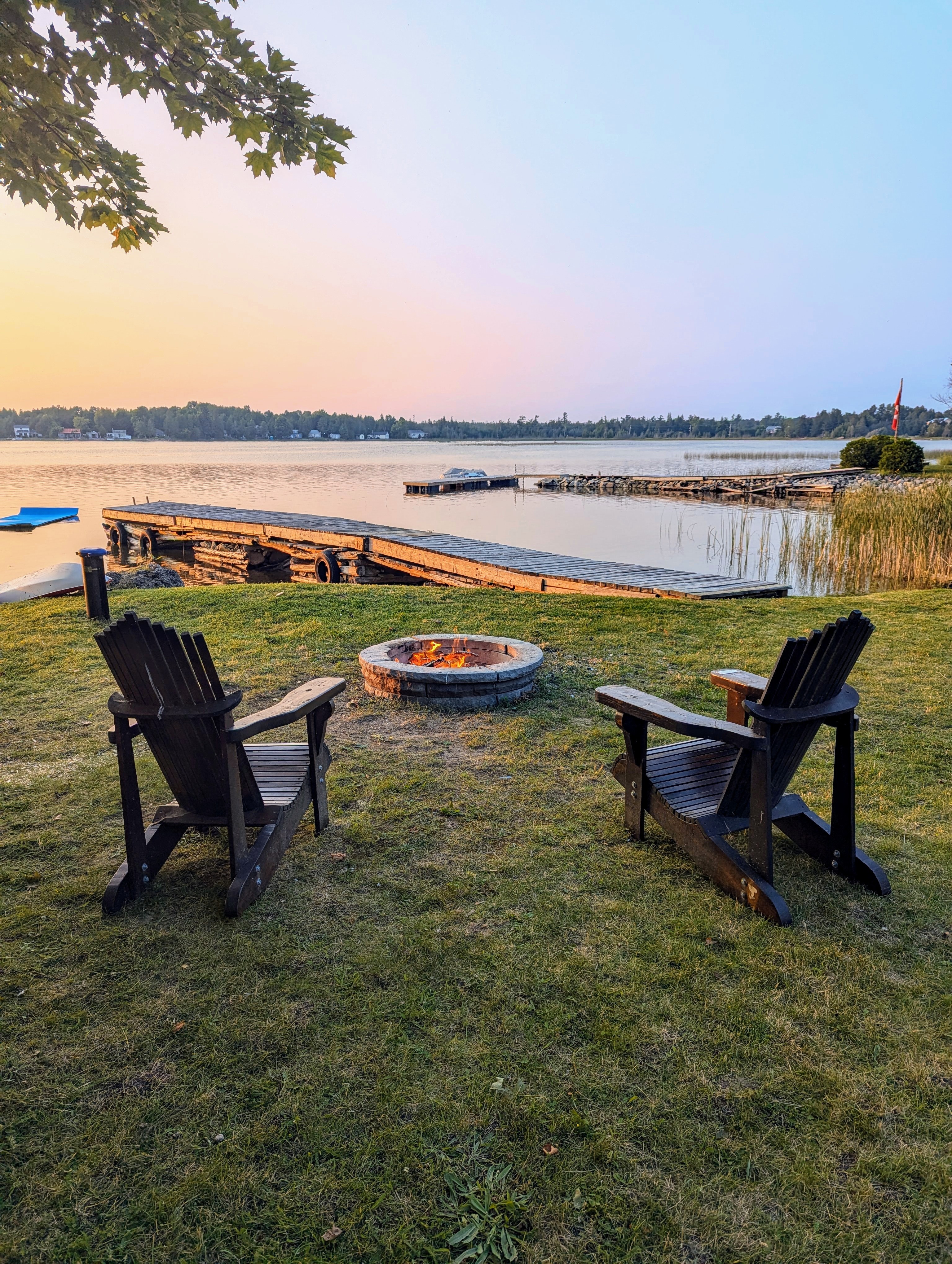 4-Bedroom Waterfront with Private Dock on Pike Bay