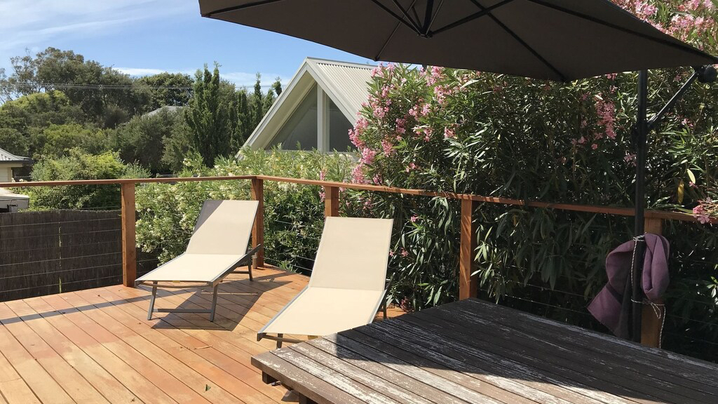 Erland Beach House, 200 meters from beach in Point Nepean, Mornington Peninsula