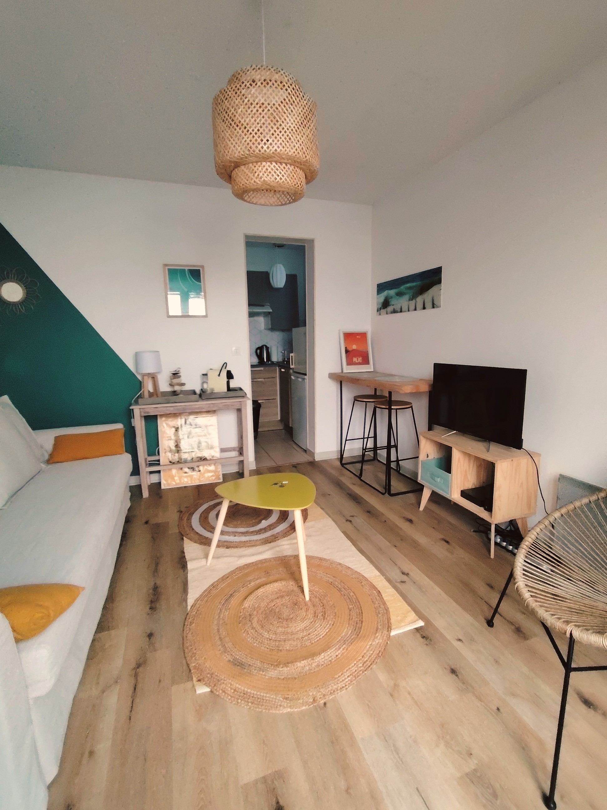 Cozy, independent housing 2.5 km from Bordeaux