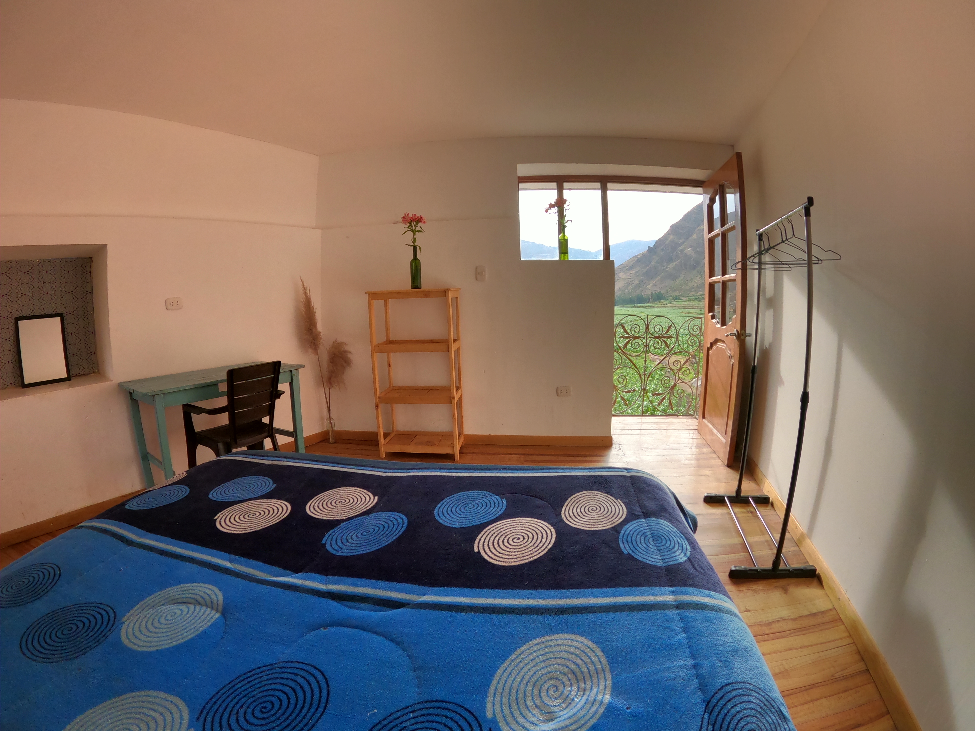 Chill room w/Balcony & mountain view