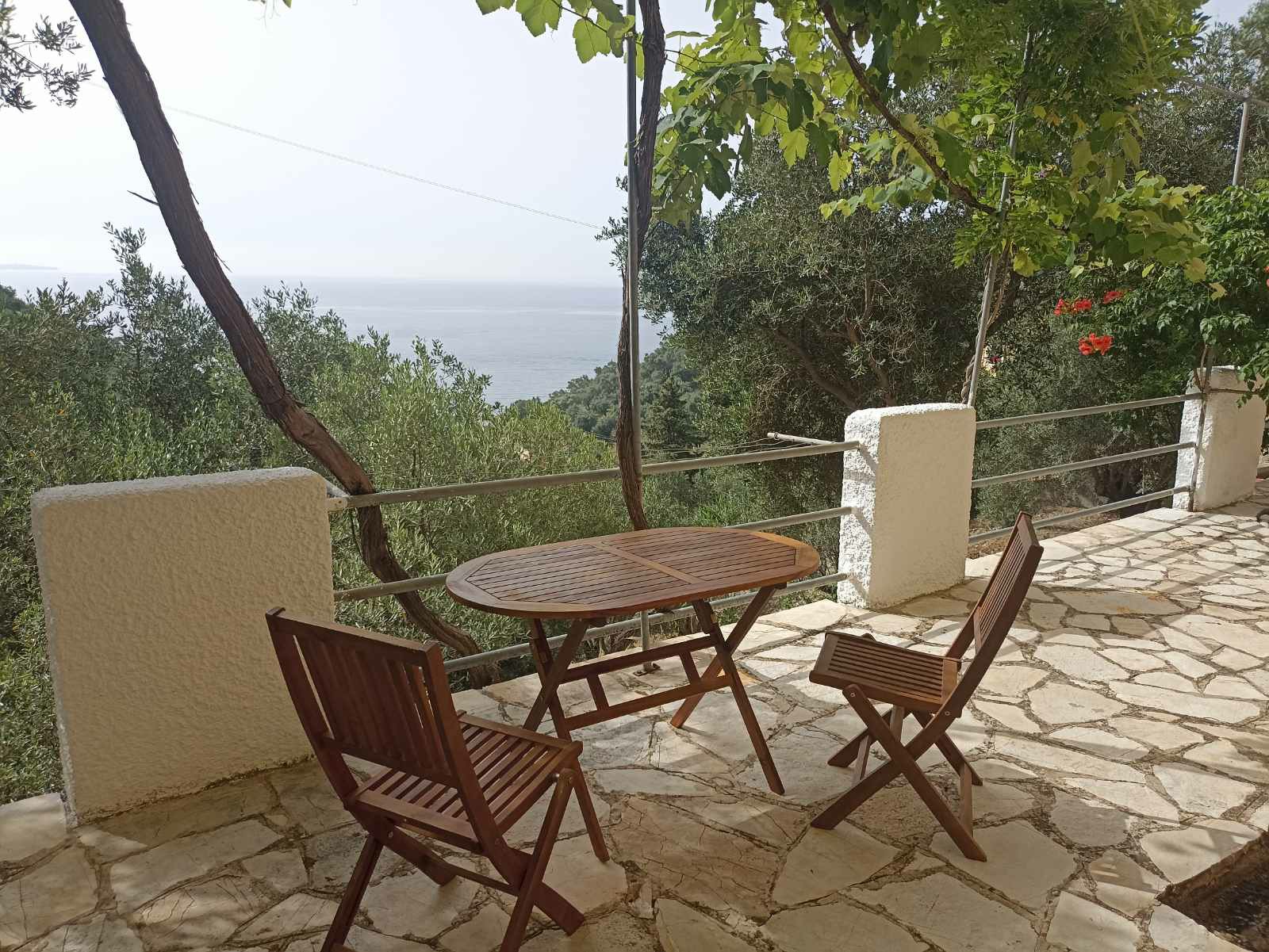 Villa Lena- Kaminaki apartment close to the beach