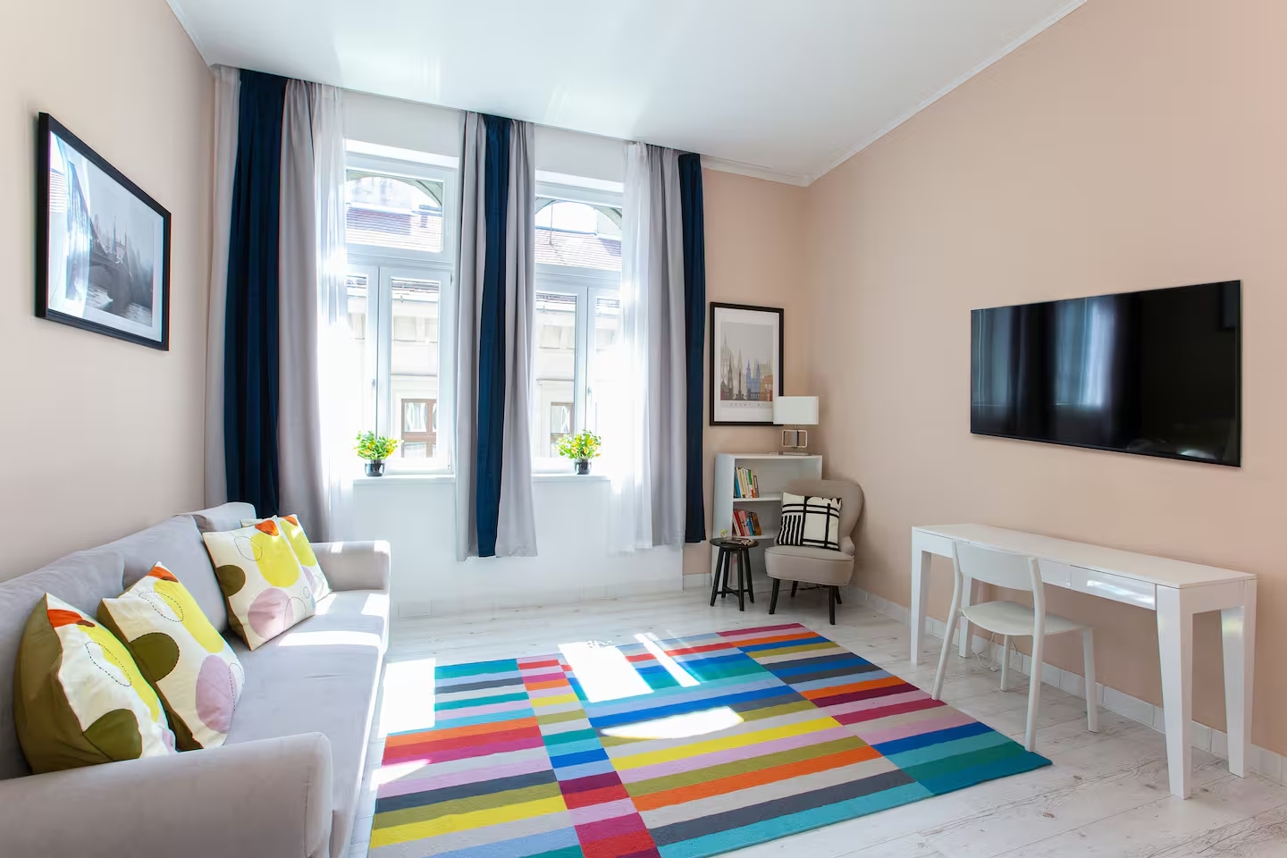 Ultra-Central Chic Studio in Jewish District