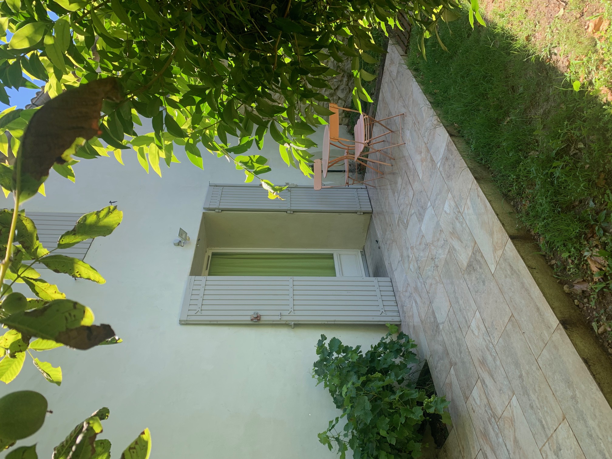 Charming Vaucluse countryside studio.
