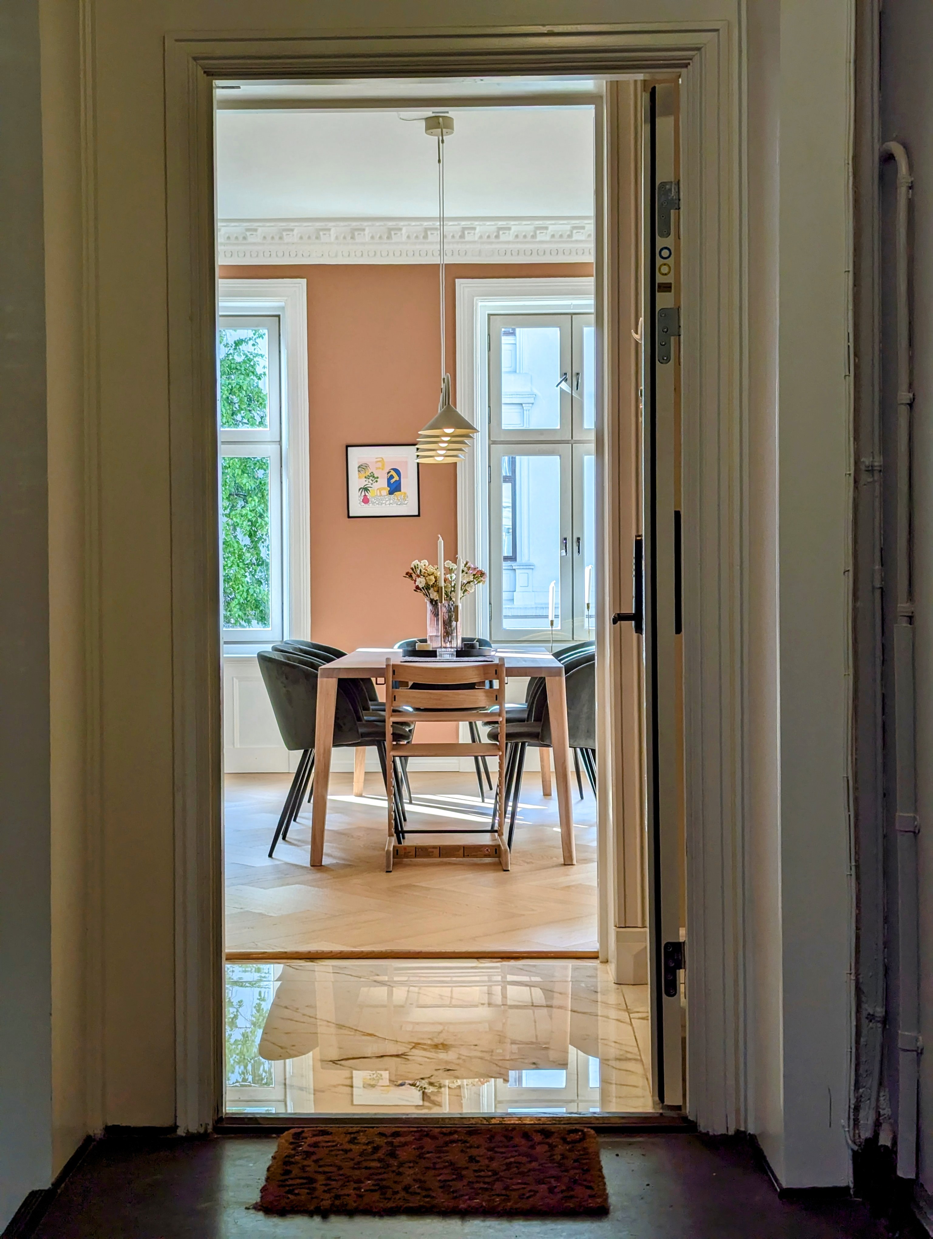 Spacious apartment by the castle with free parking