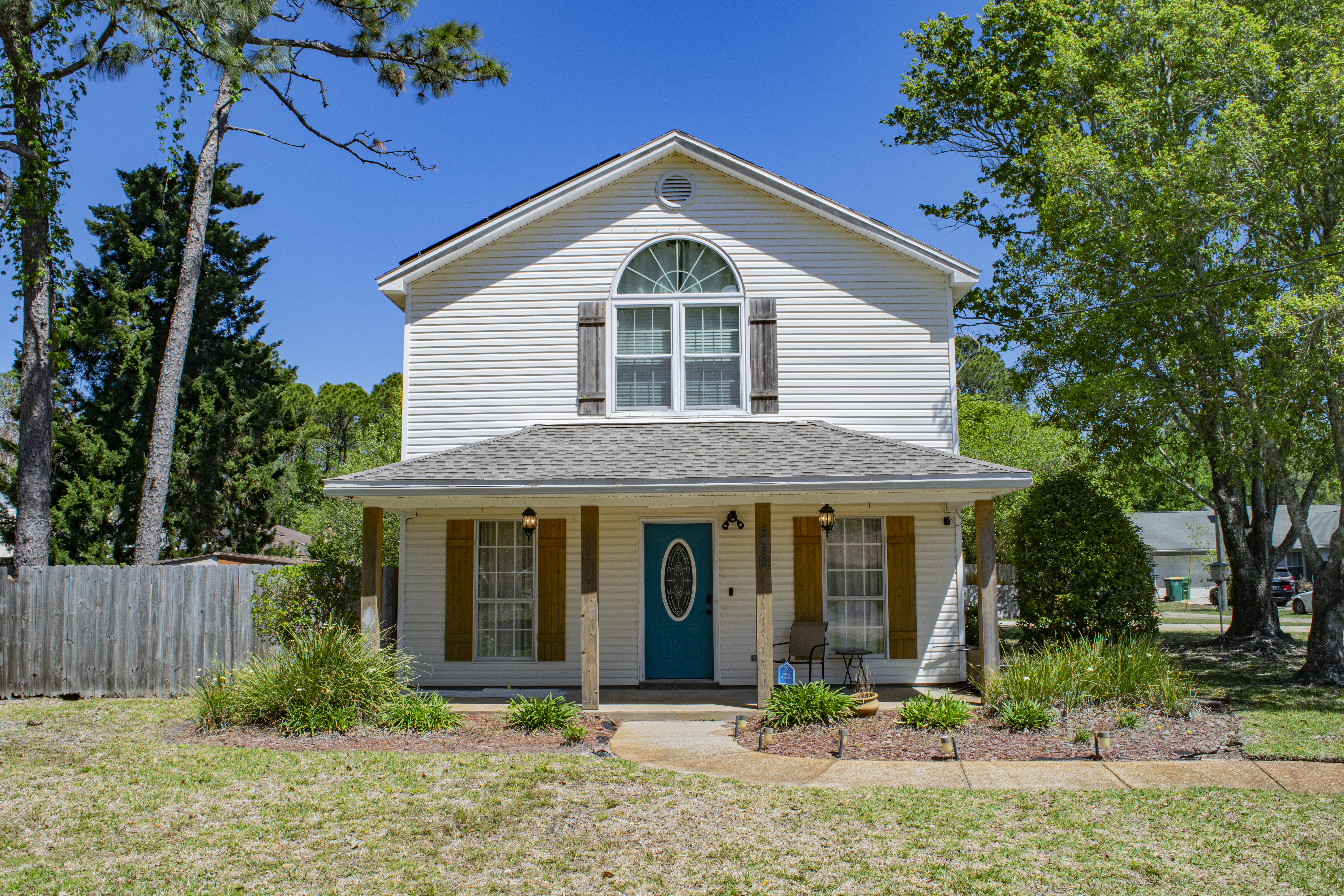 Cozy coastal 3 bedroom| Minutes to Navarre|Patios