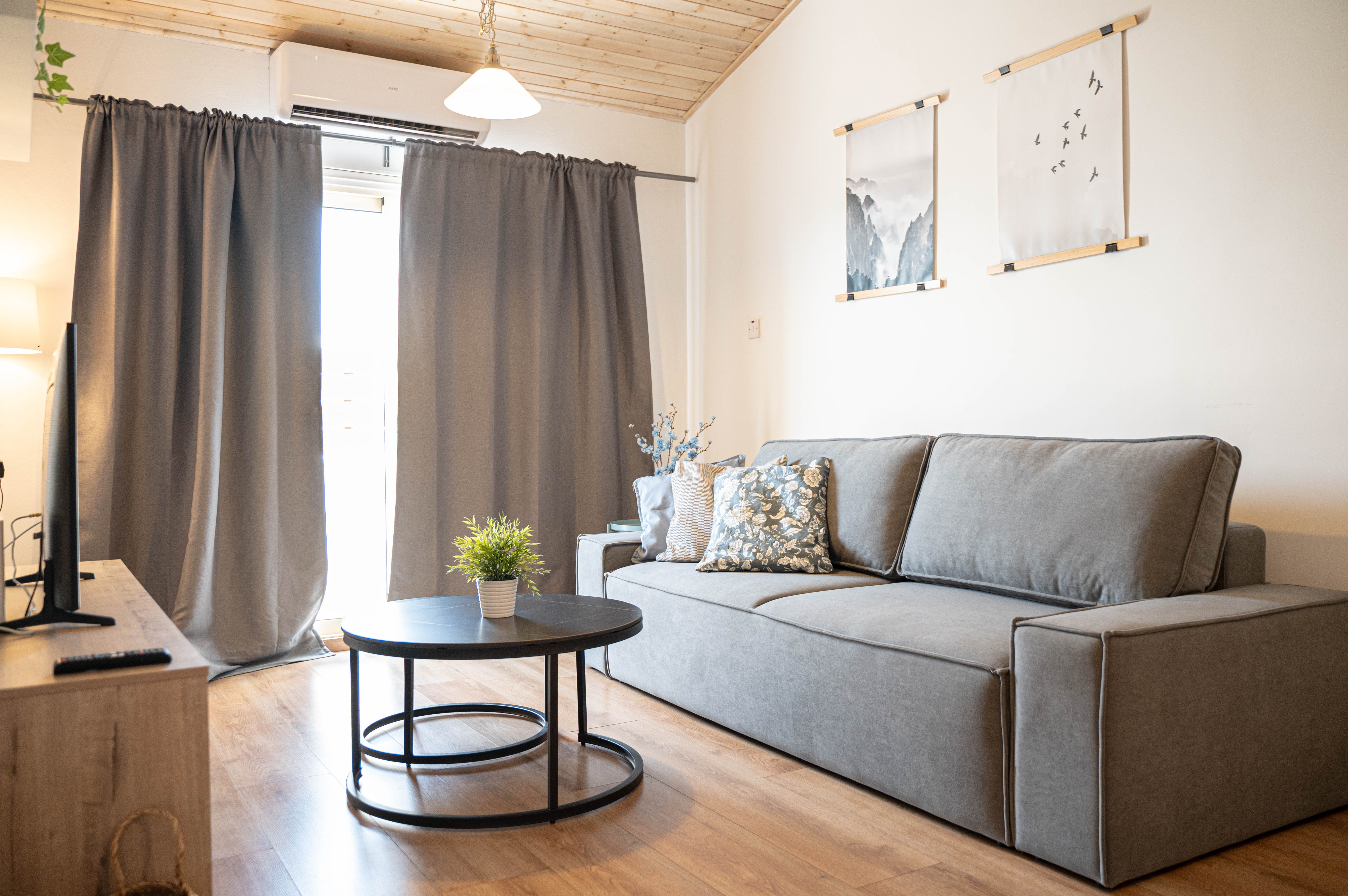 Unique modern 2 bedroom apartment