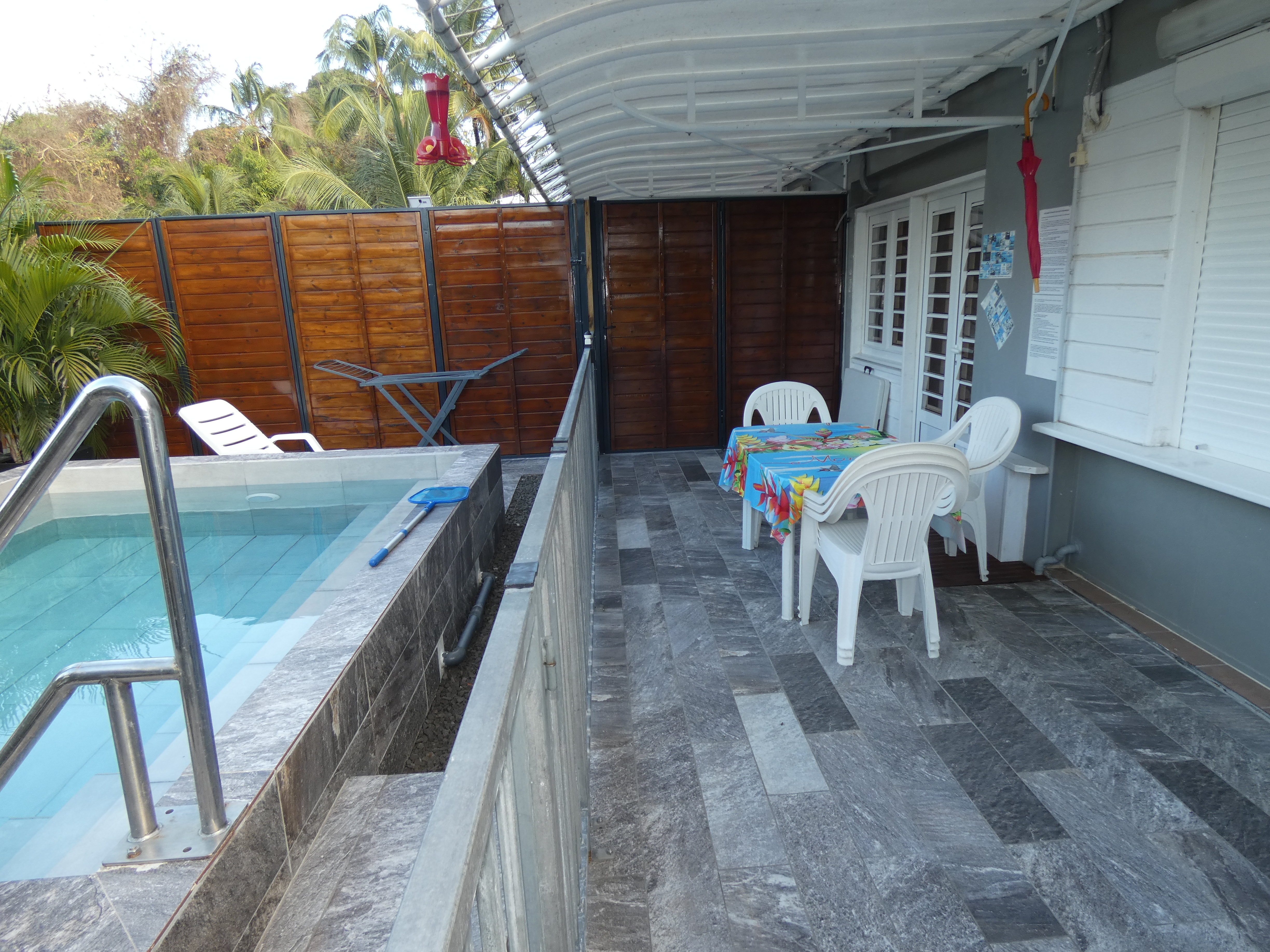 In complete privacy, 32° water private salt pool
