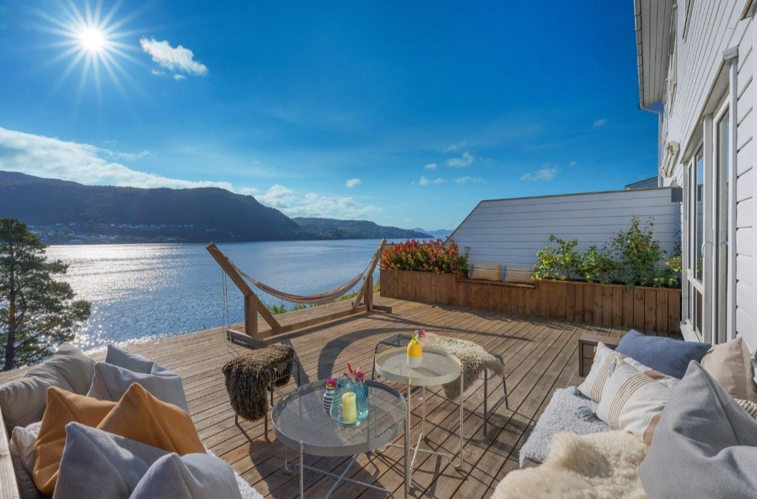 Idyllic semi-detached house by the sea