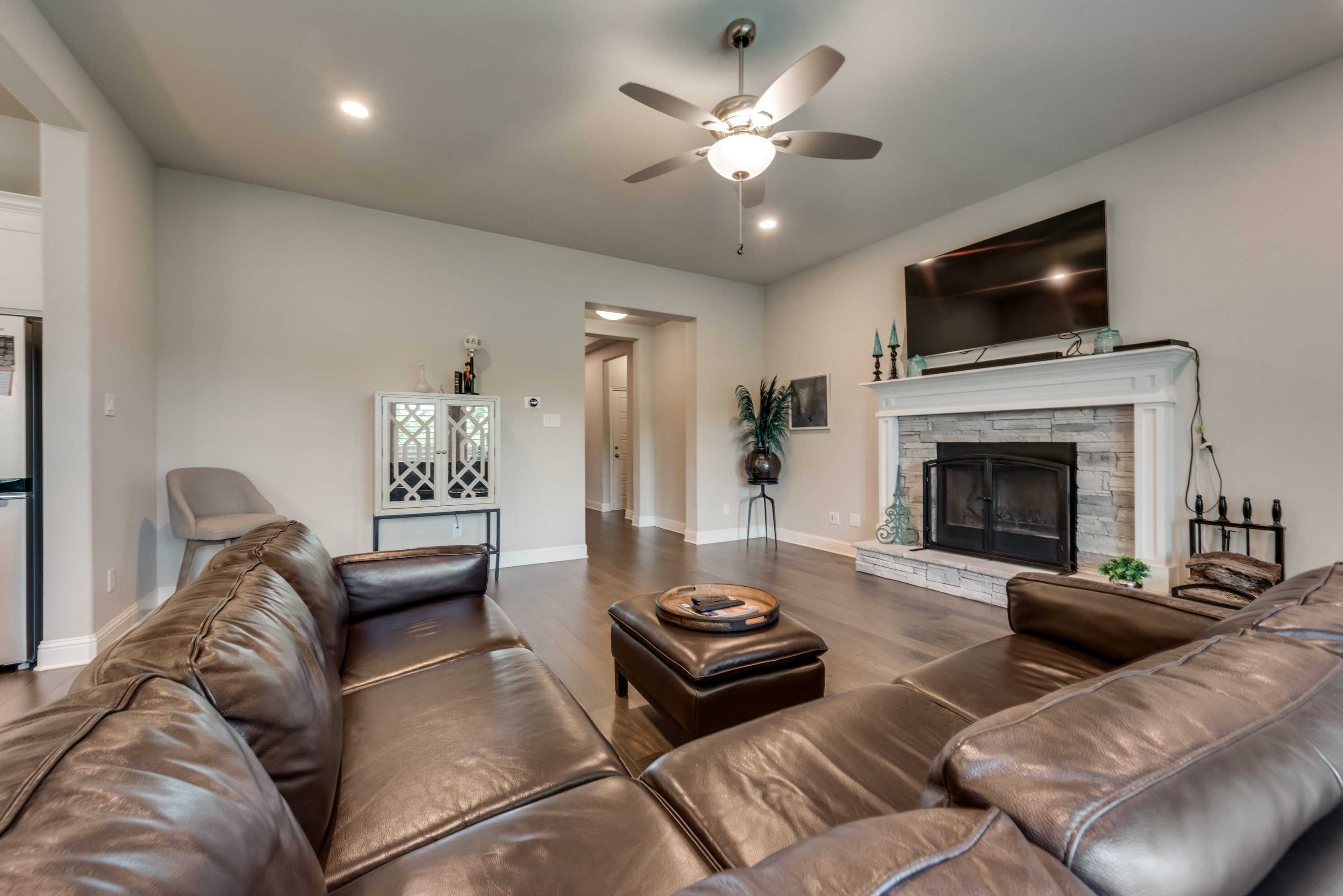 Spacious Master | King Bed | Fenced Yard | Airport