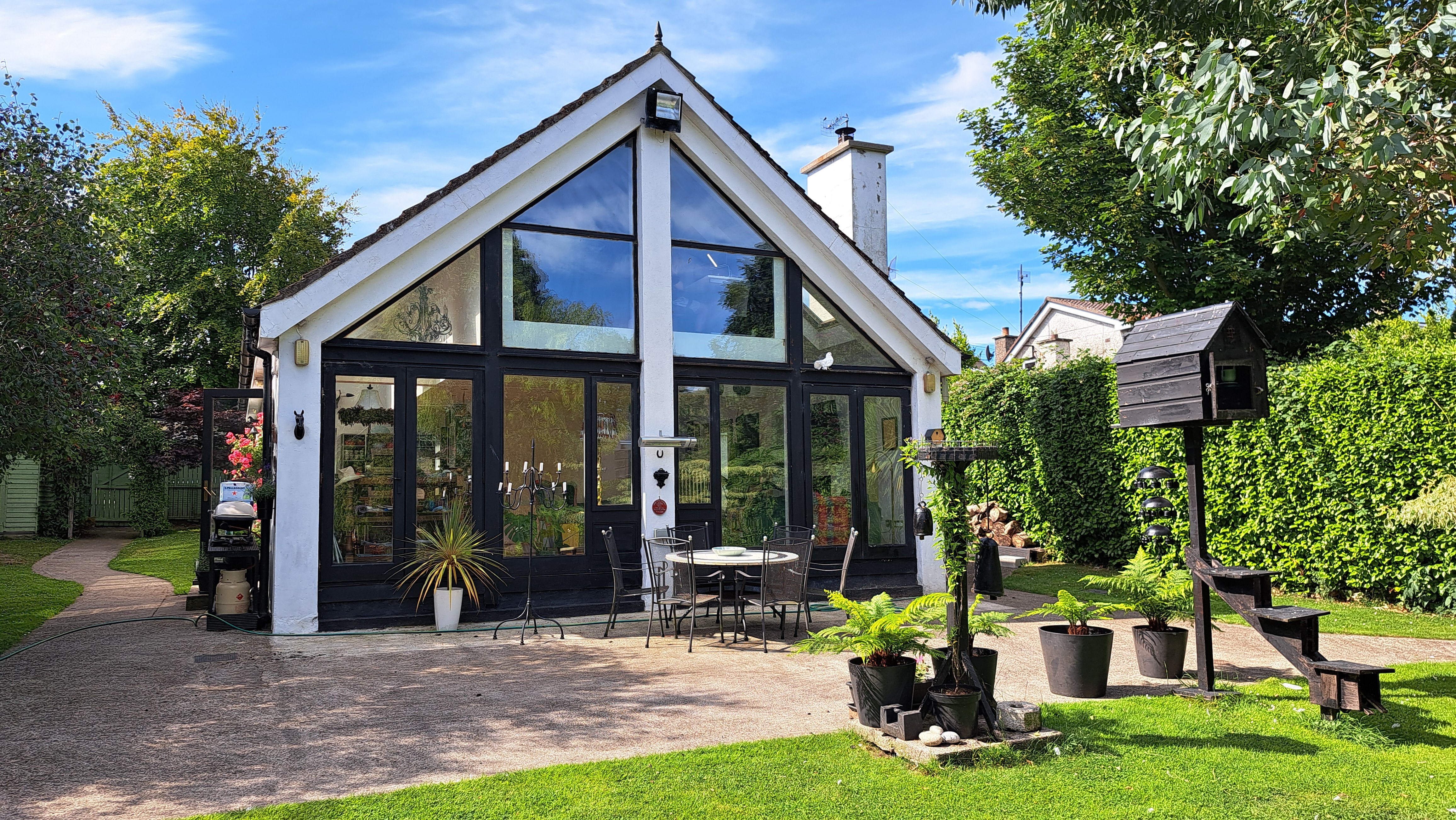 Beautiful 4-bed home, large garden & dog friendly in Dn Laoghaire-Rathdown, Dublin