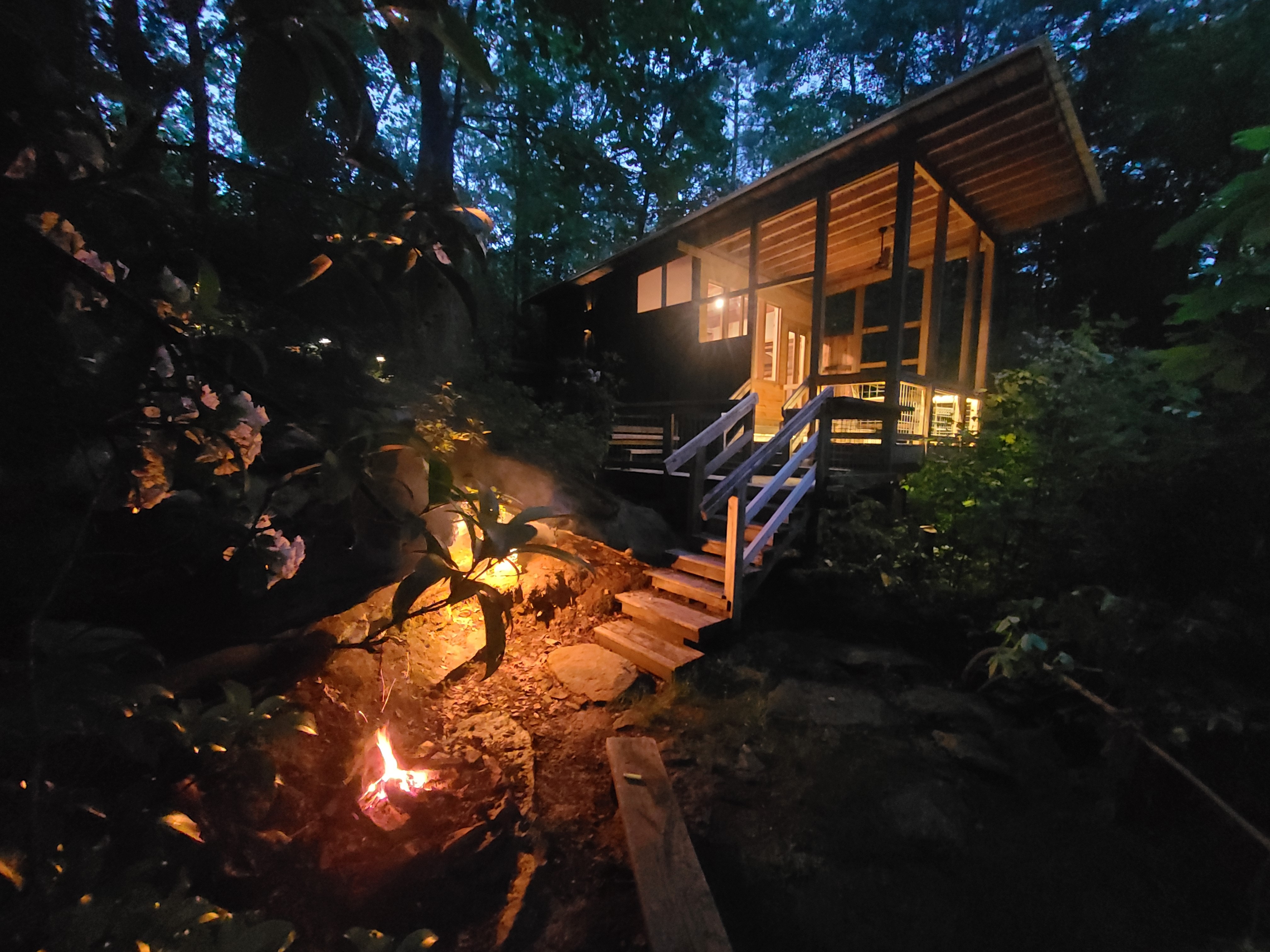 Multi level cliff side cabin