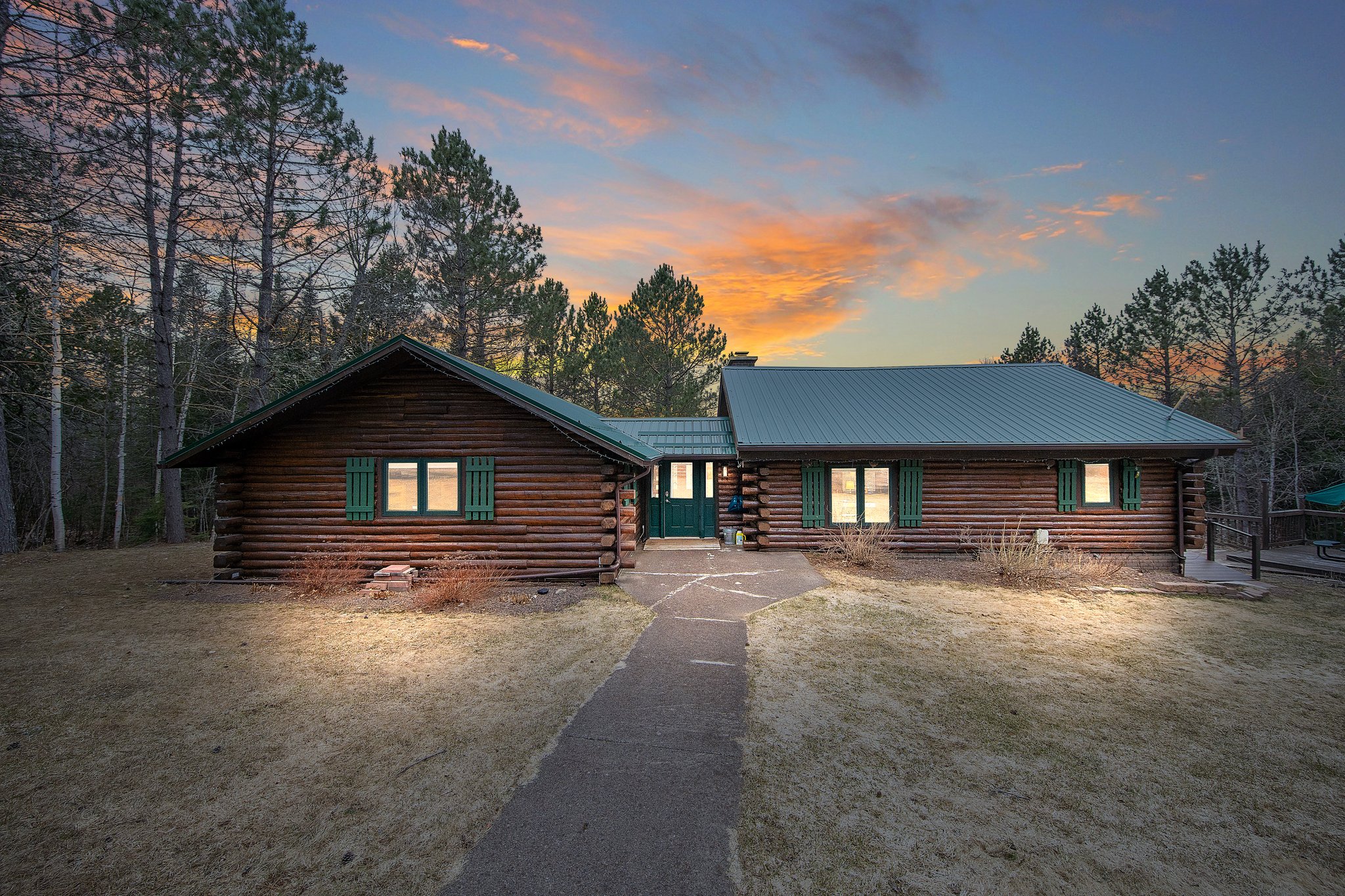 The Lodge on Caribou Lake-Beautiful Sunsets