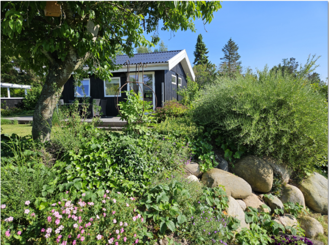 Nice little house with kitchen, bedroom and bathroom