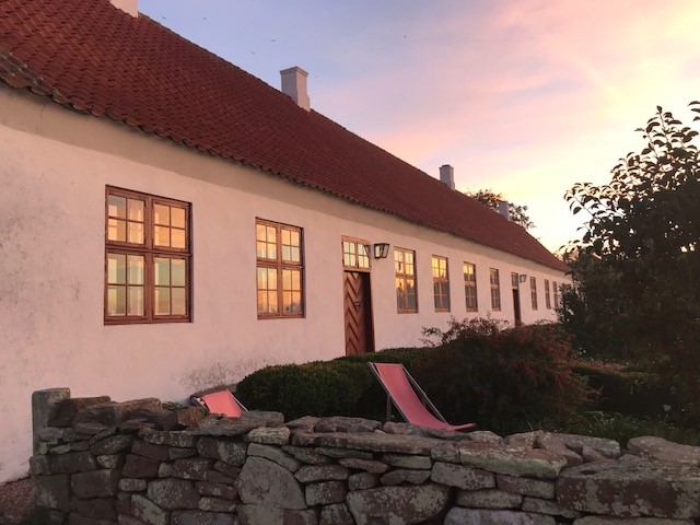 Historic farm with own lake and sea view