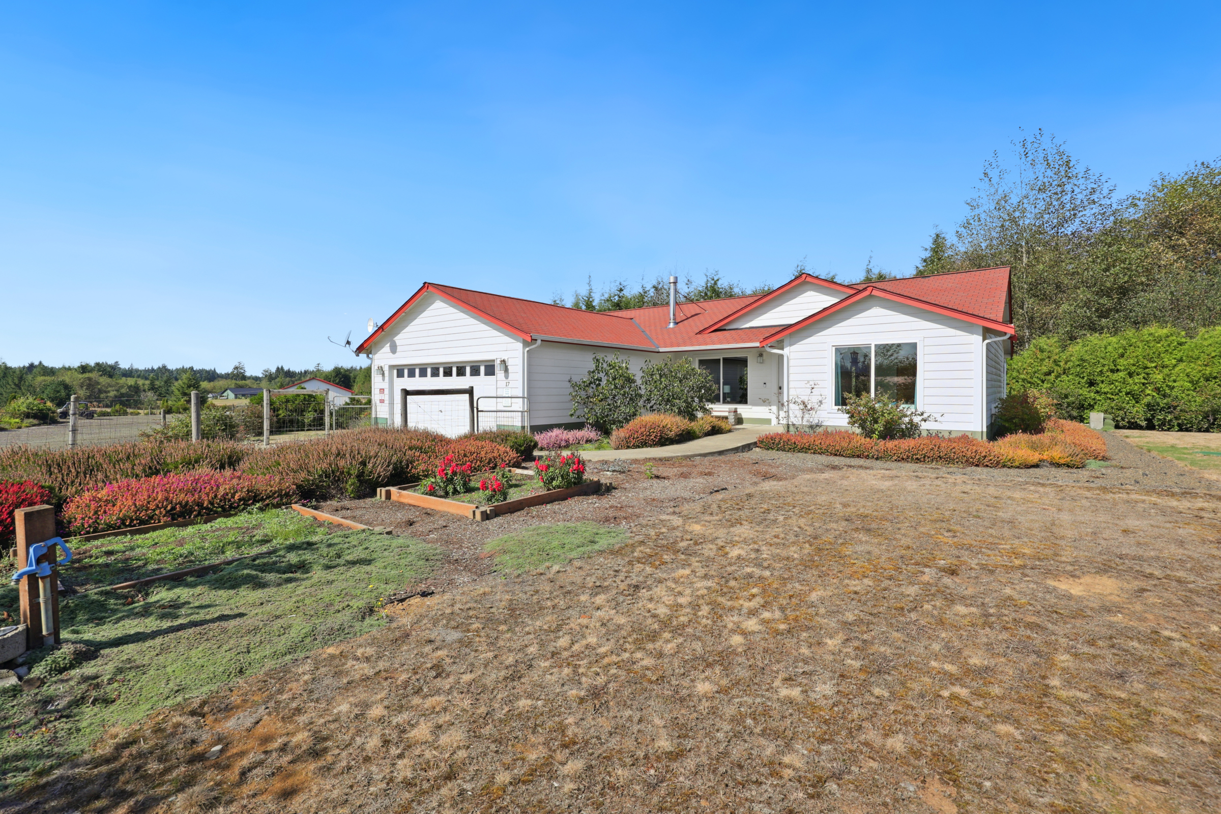 Captain's Cottage at Westport Winery Garden Resort