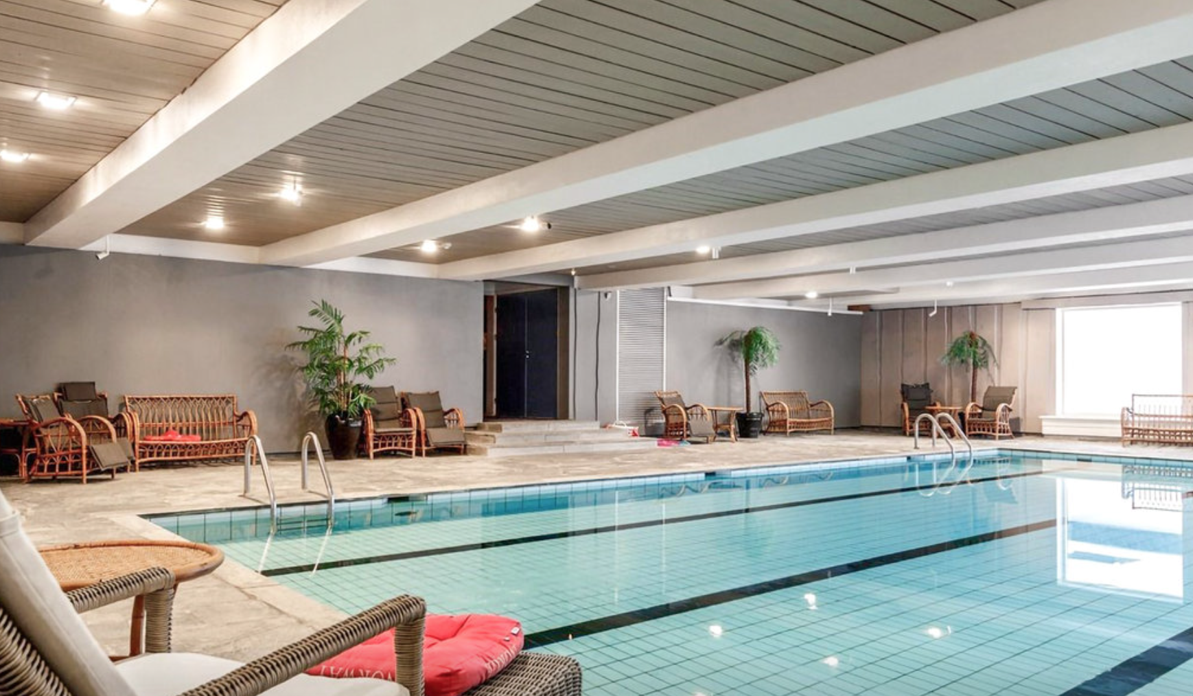 Large hotel room with good facilities, close to Gol.