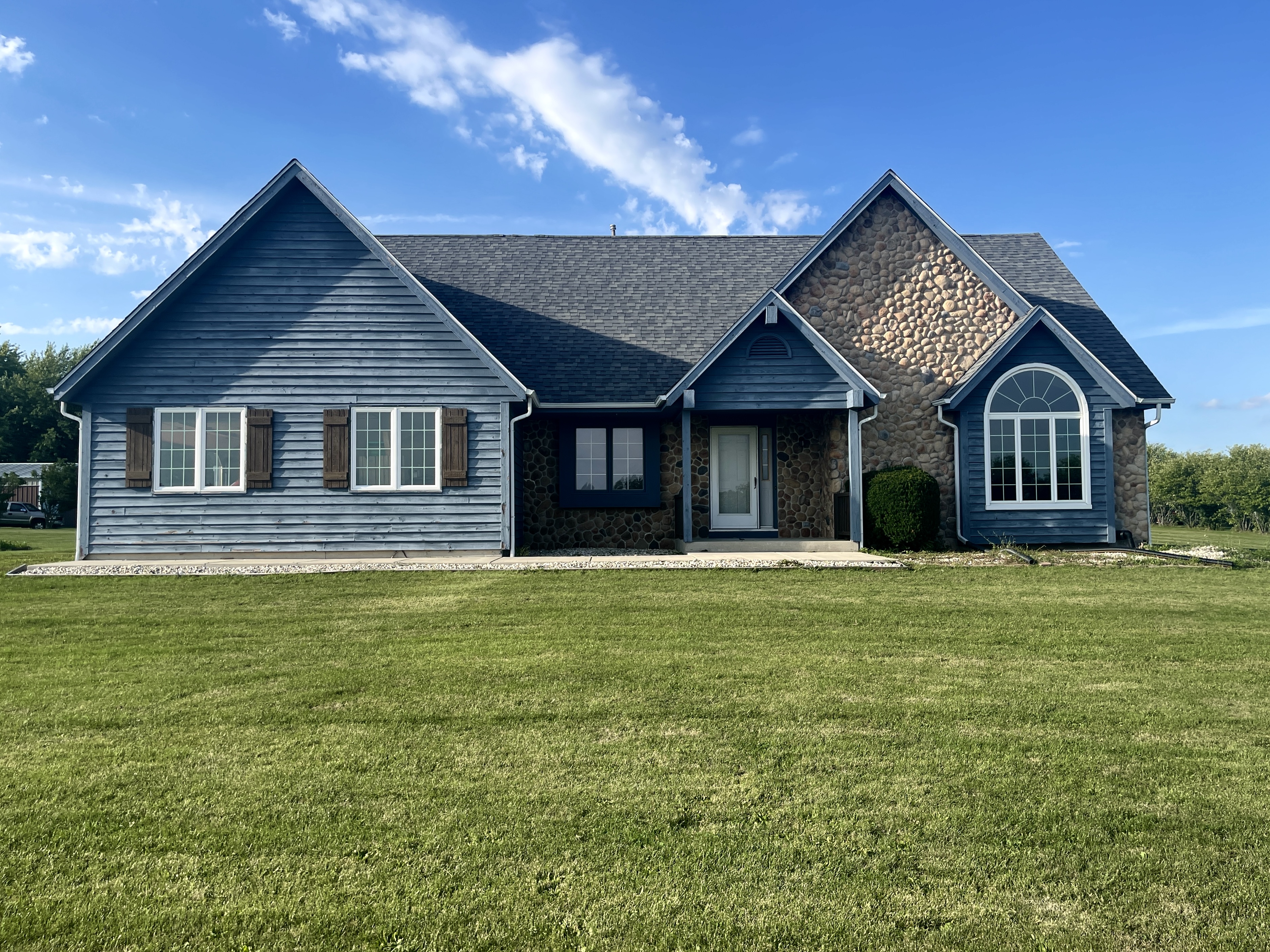 Peaceful, Clean & Spacious Home on 15 Acres