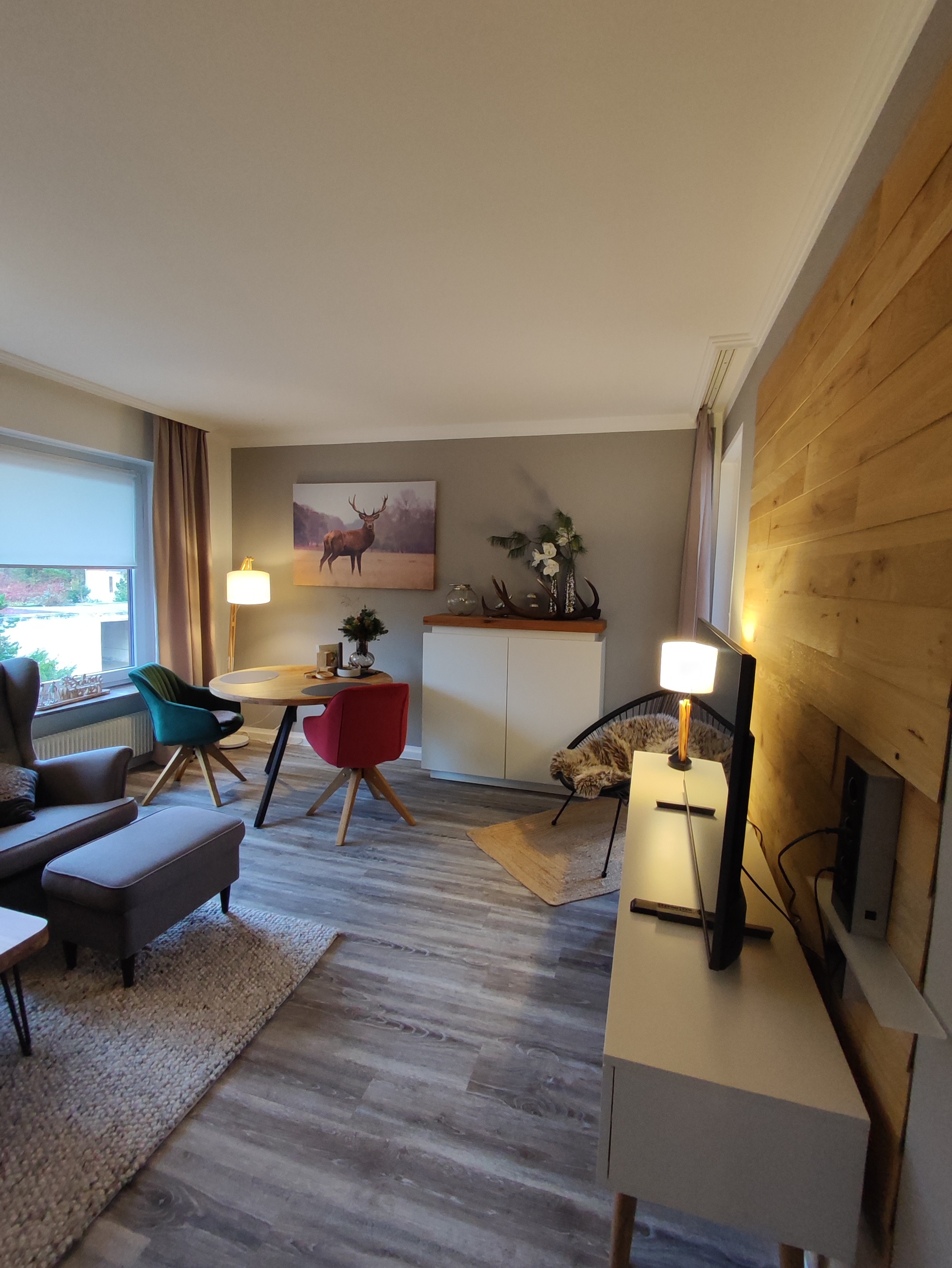 *Cityescape* 2-room apartment with balcony quiet by the forest