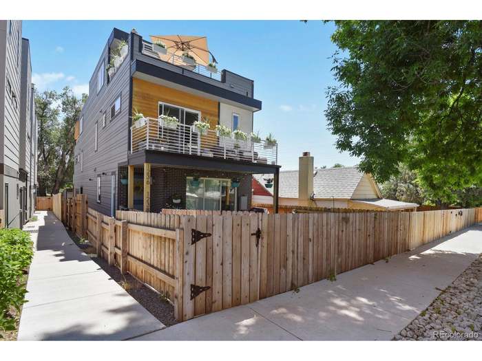 Sloan's Lake Townhome w/ Rooftop in West Colfax, Denver
