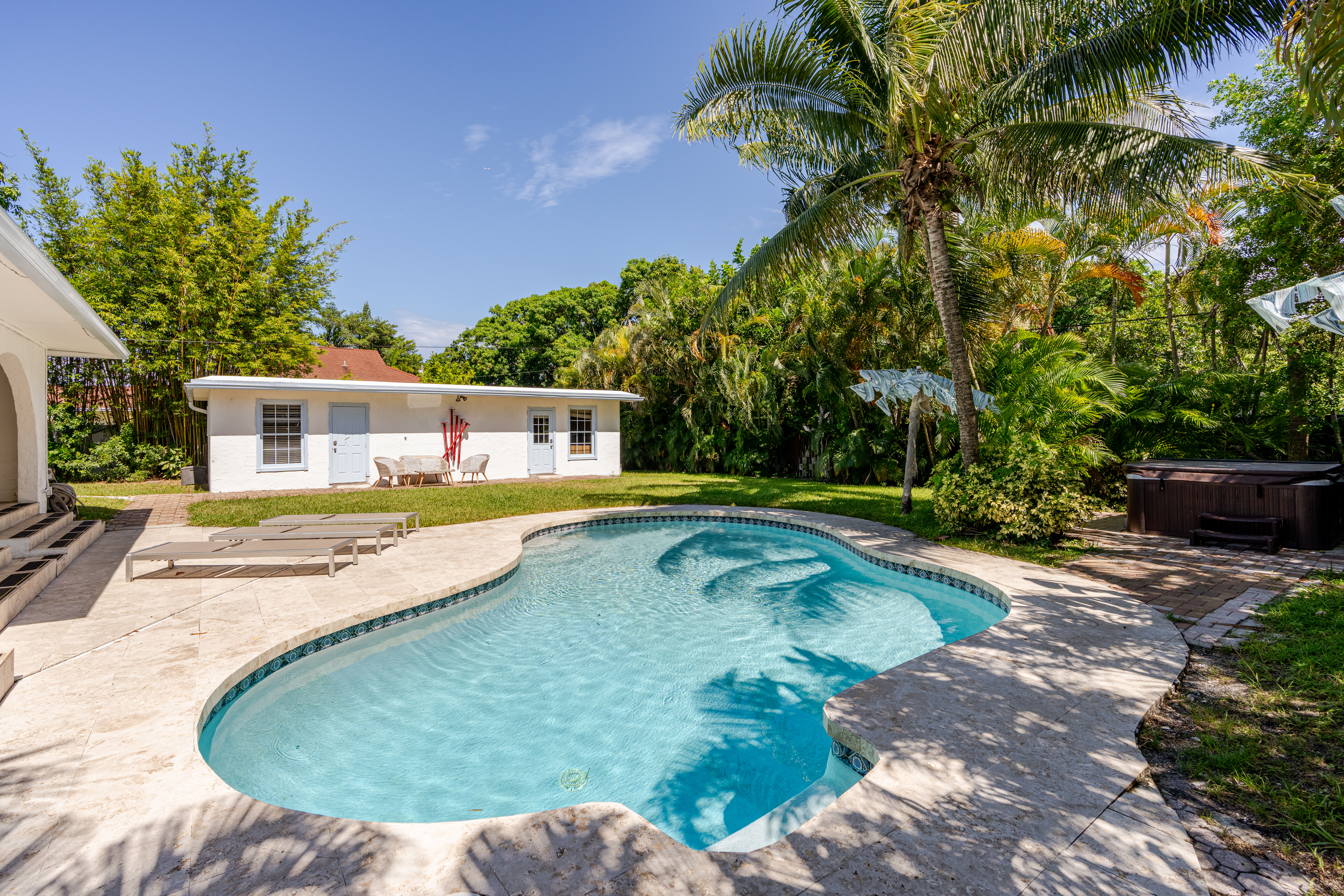 Luxury 5 Bedroom Art Villa, Heated Pool, Hot tub in Hollywood, Broward County