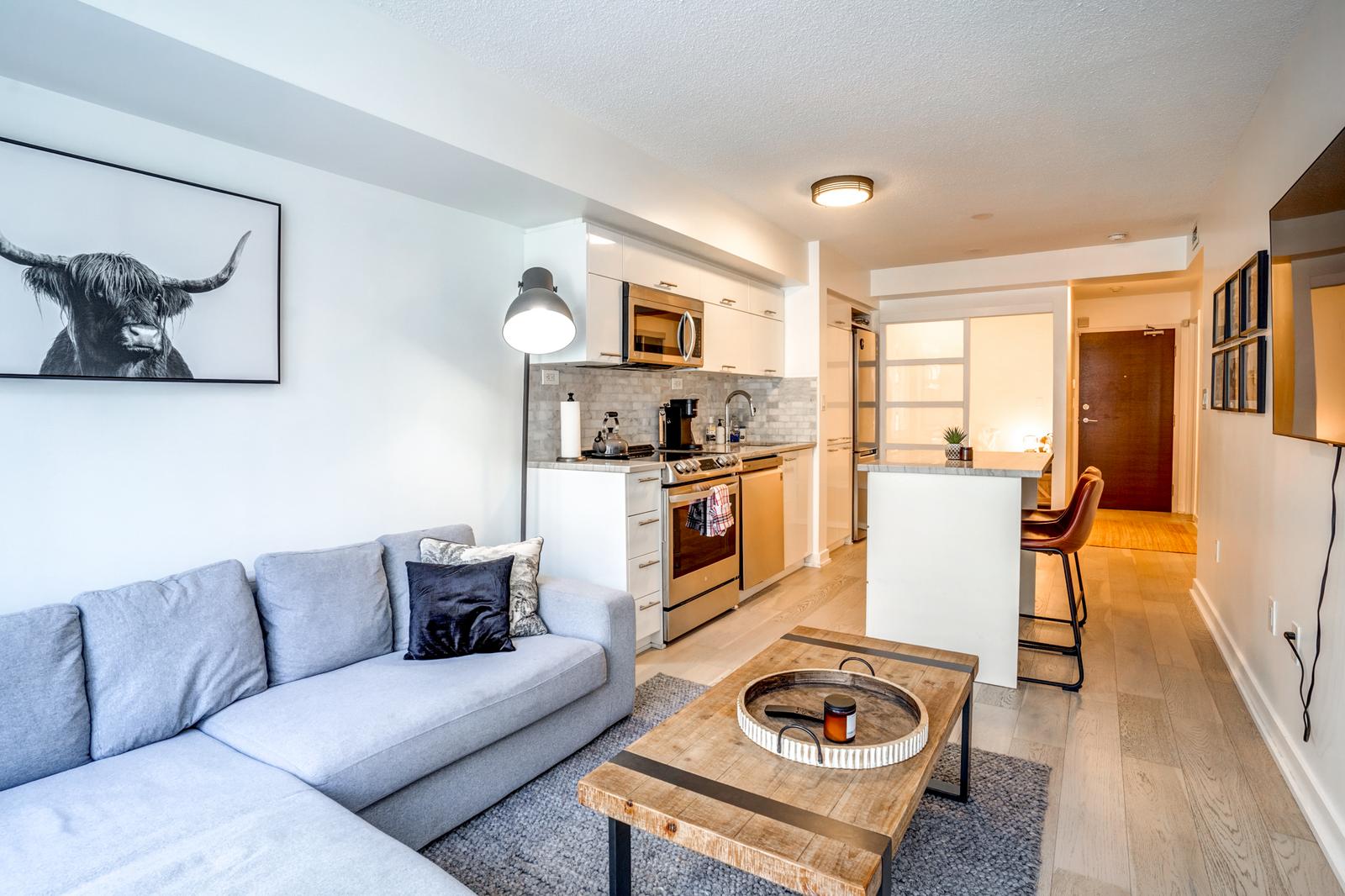 Elegant 2-Bed Condo in the Heart of Toronto