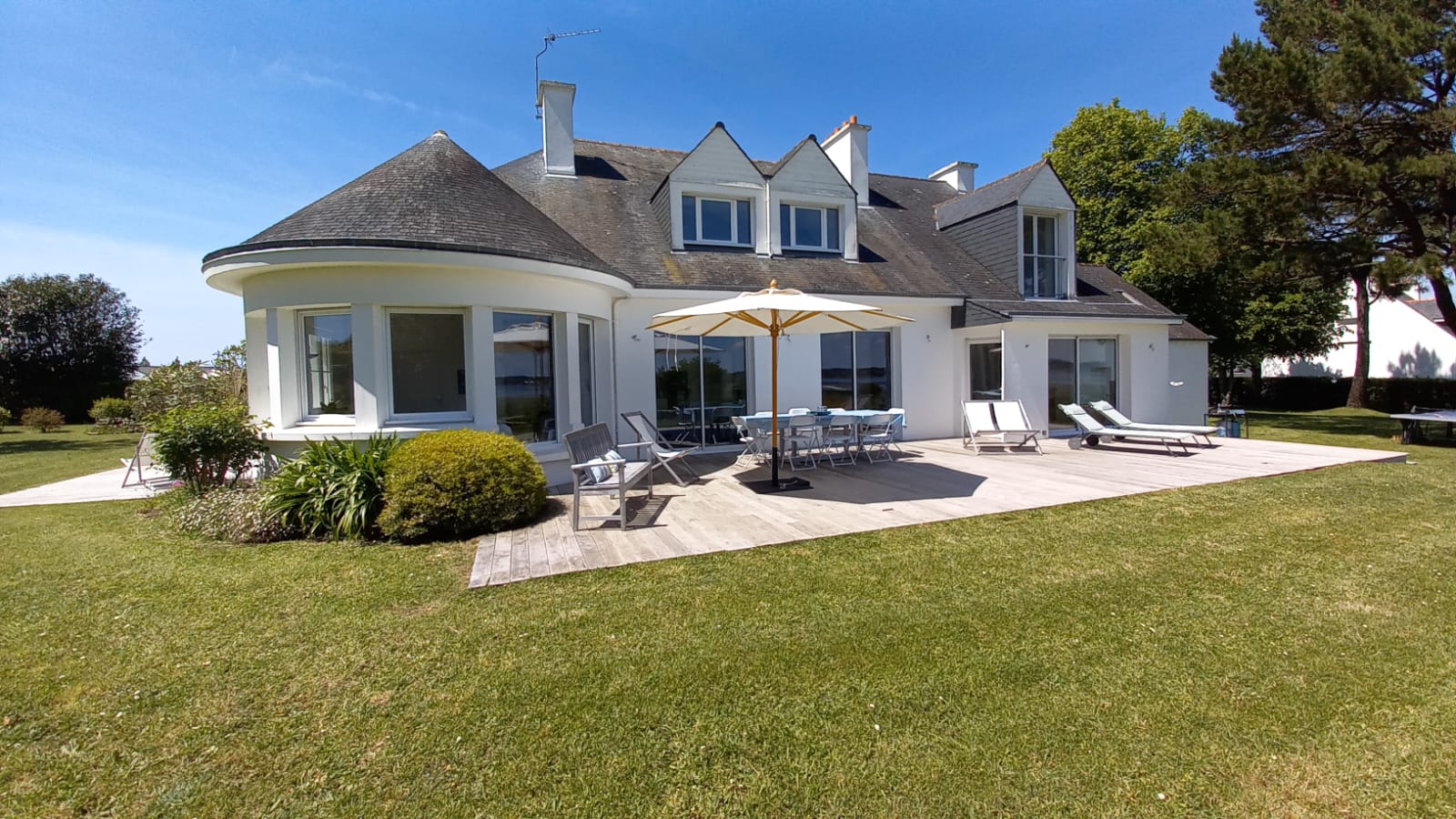 Beautiful house with sea views